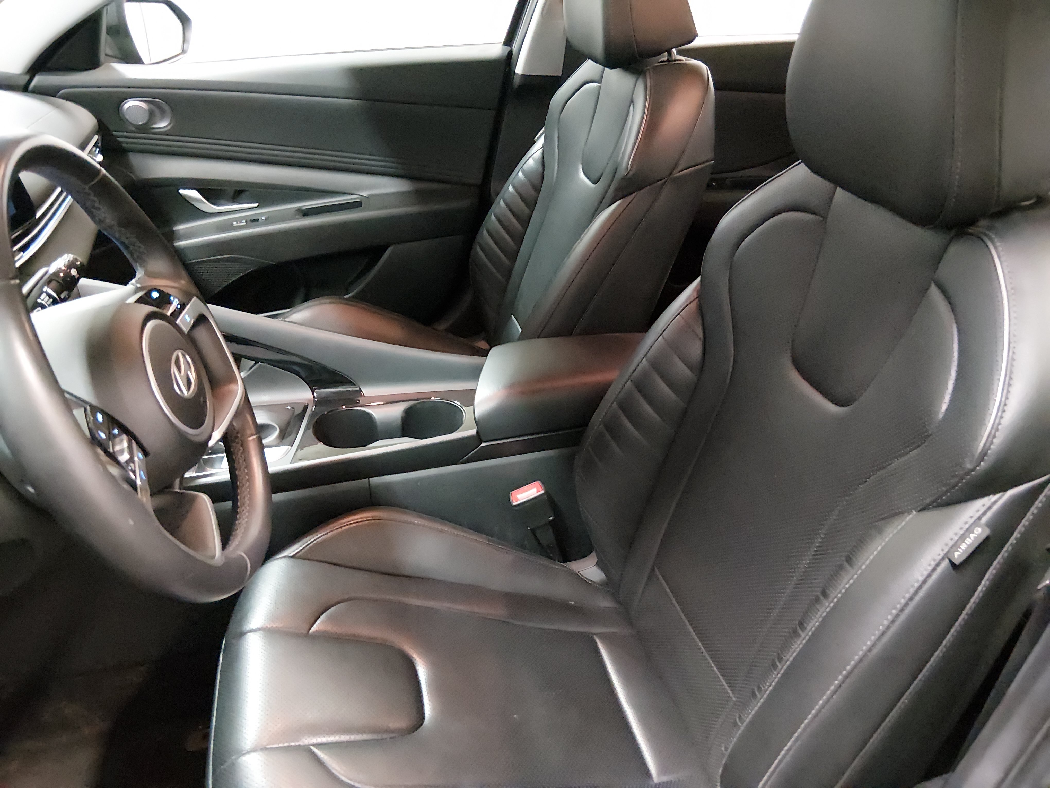 2024 Hyundai Elantra Limited - Photo 27