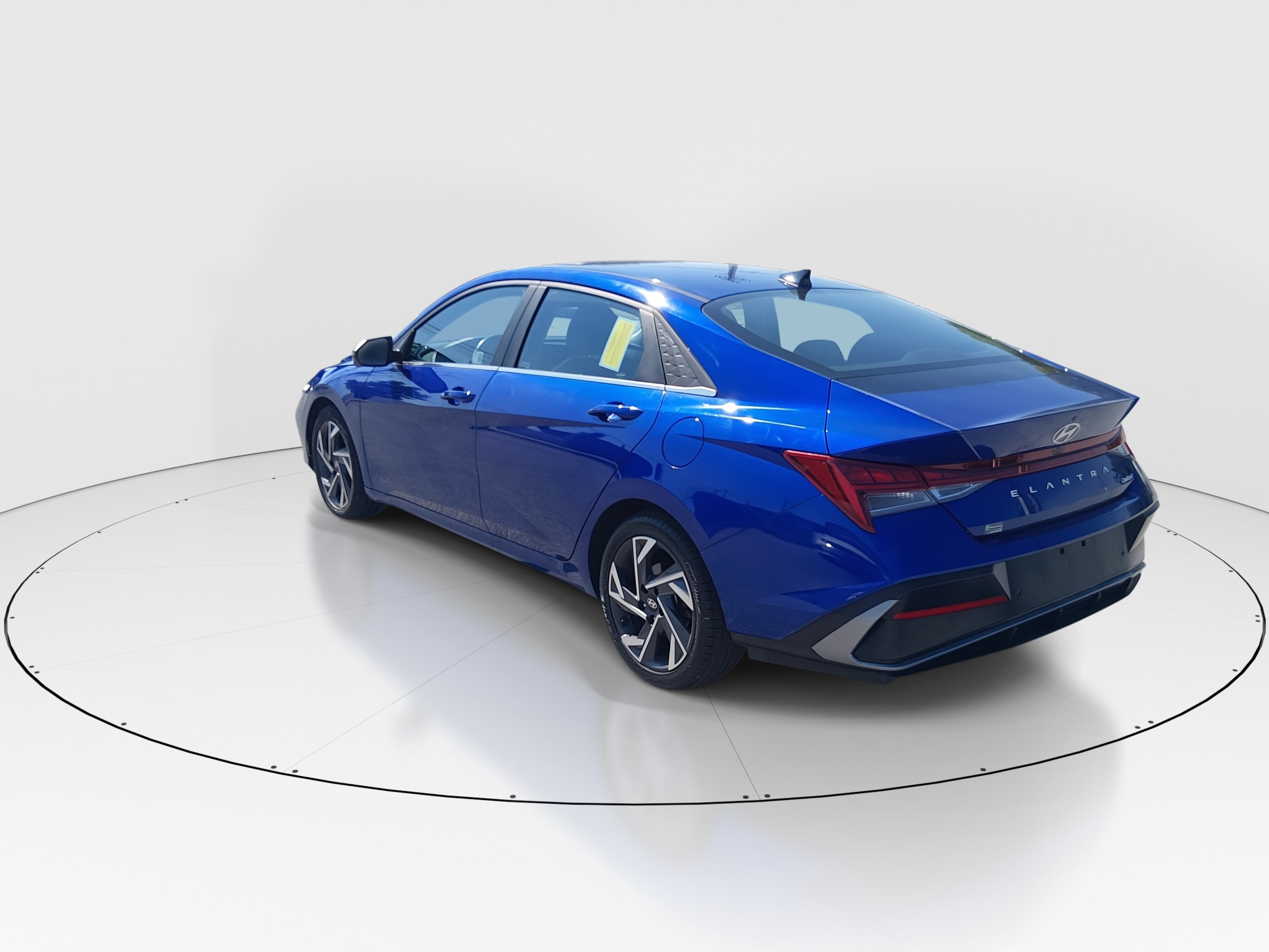 2024 Hyundai Elantra Limited - Photo 5