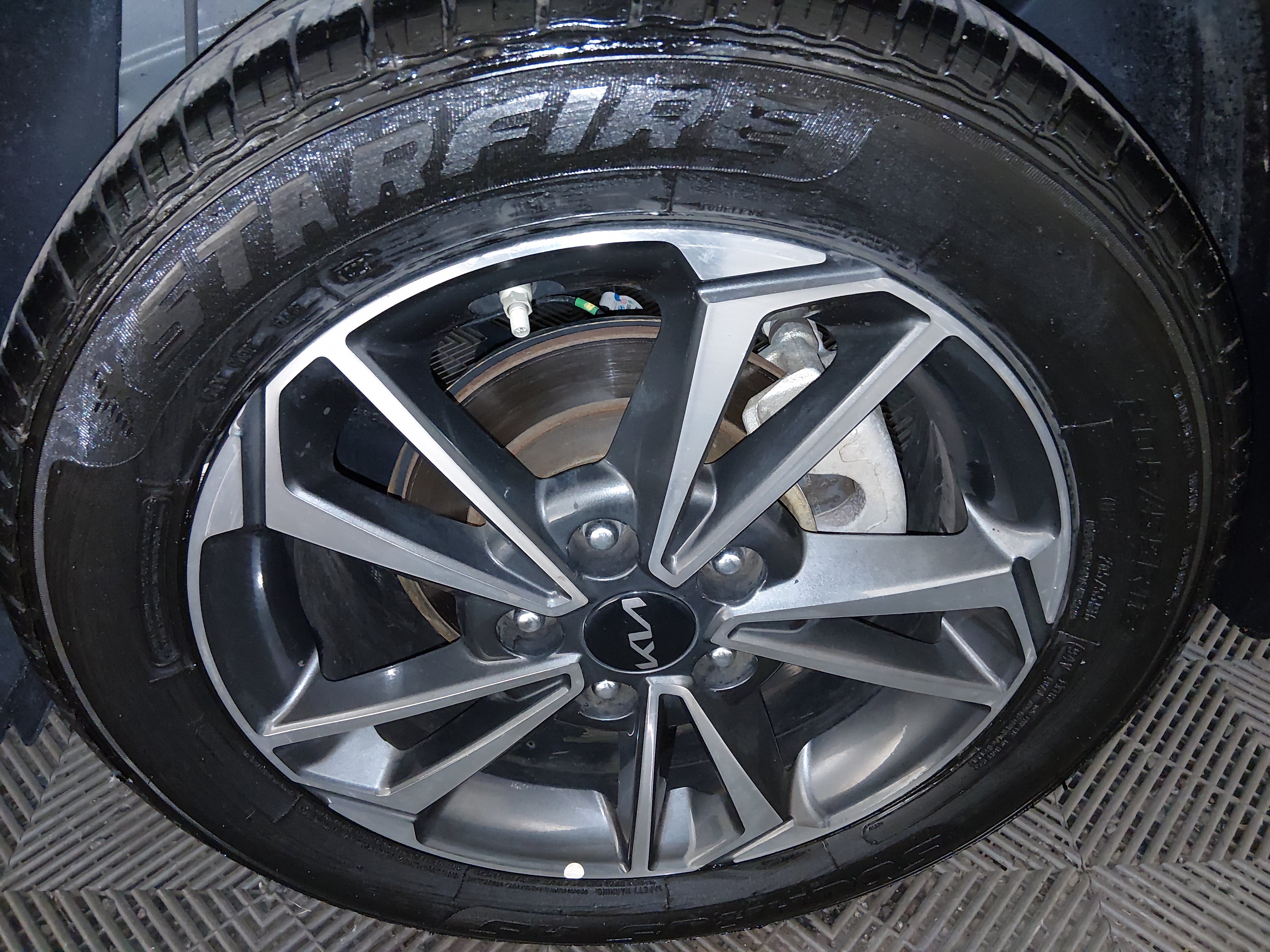 2024 Kia Forte LXS - Photo 10