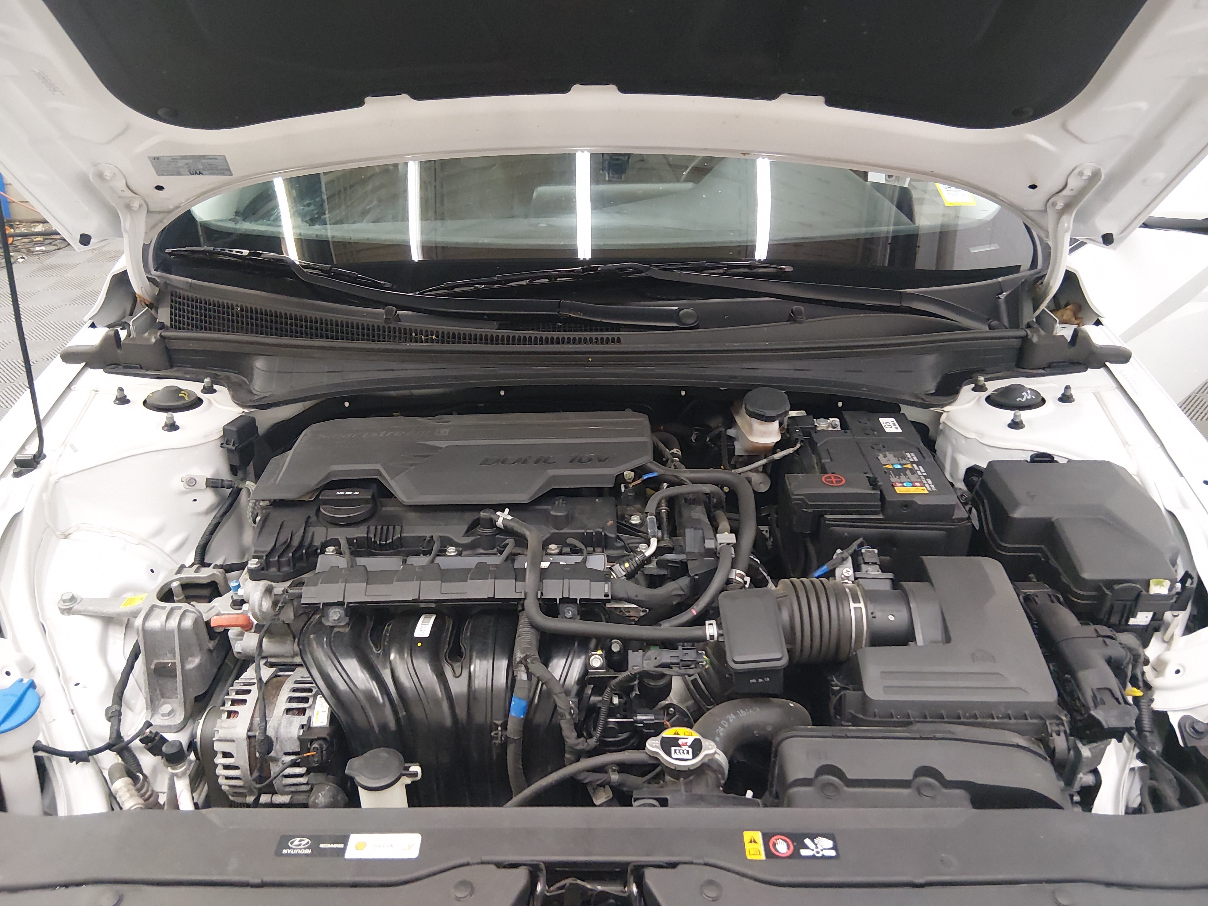 2024 Hyundai Elantra Limited - Photo 9