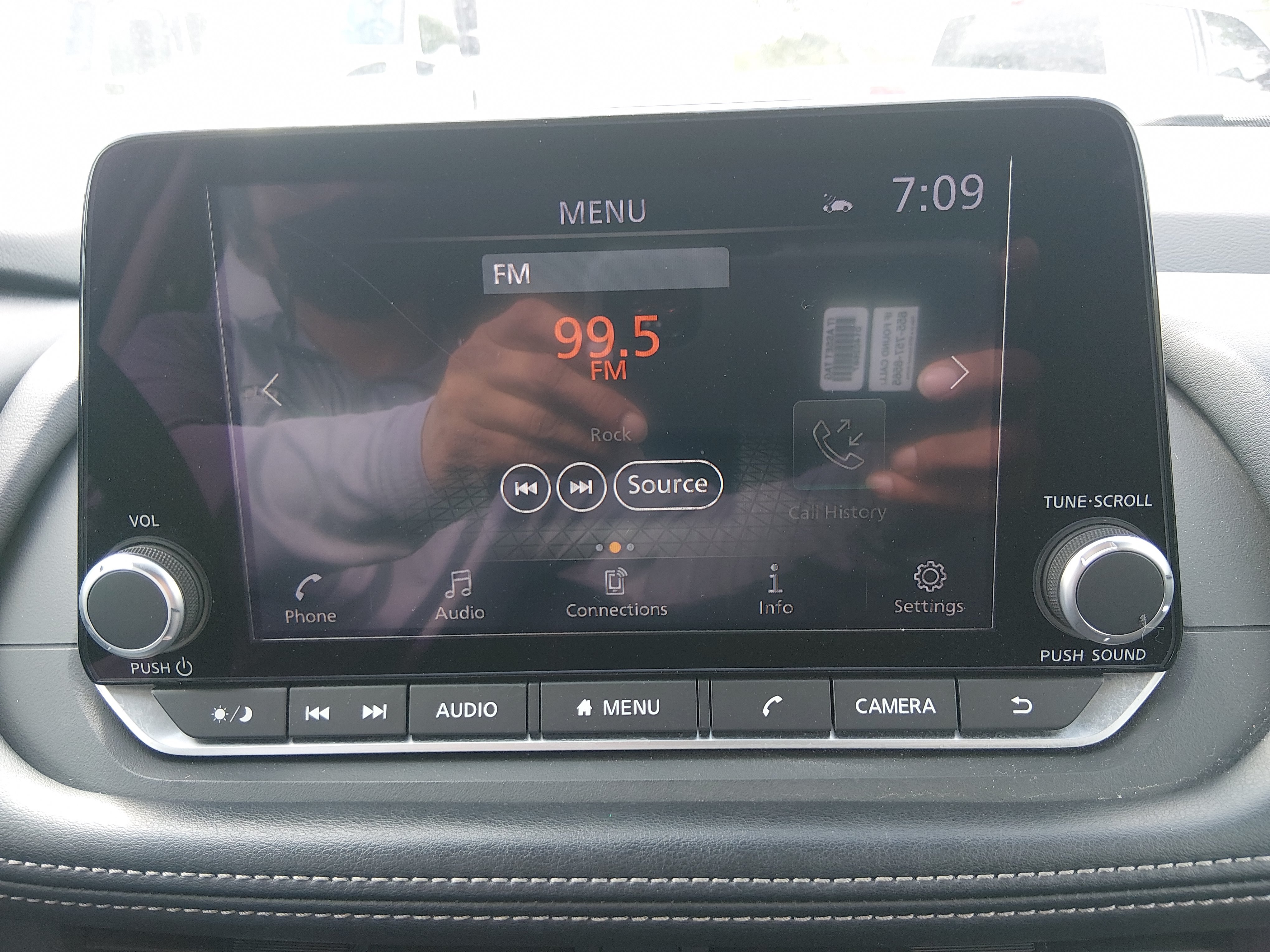 2024 Nissan Rogue SV - Photo 18