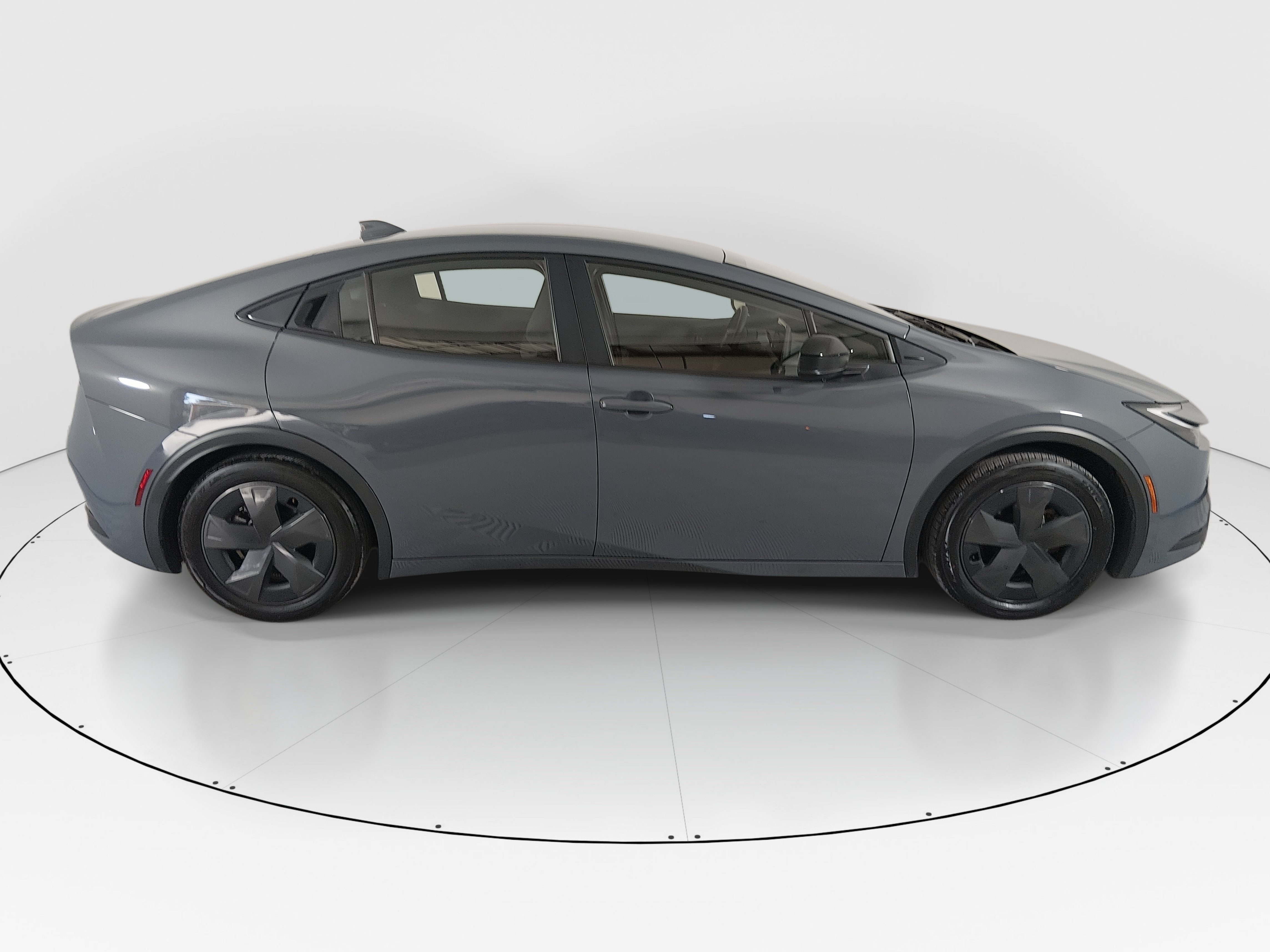 2025 Toyota Prius LE - Photo 8