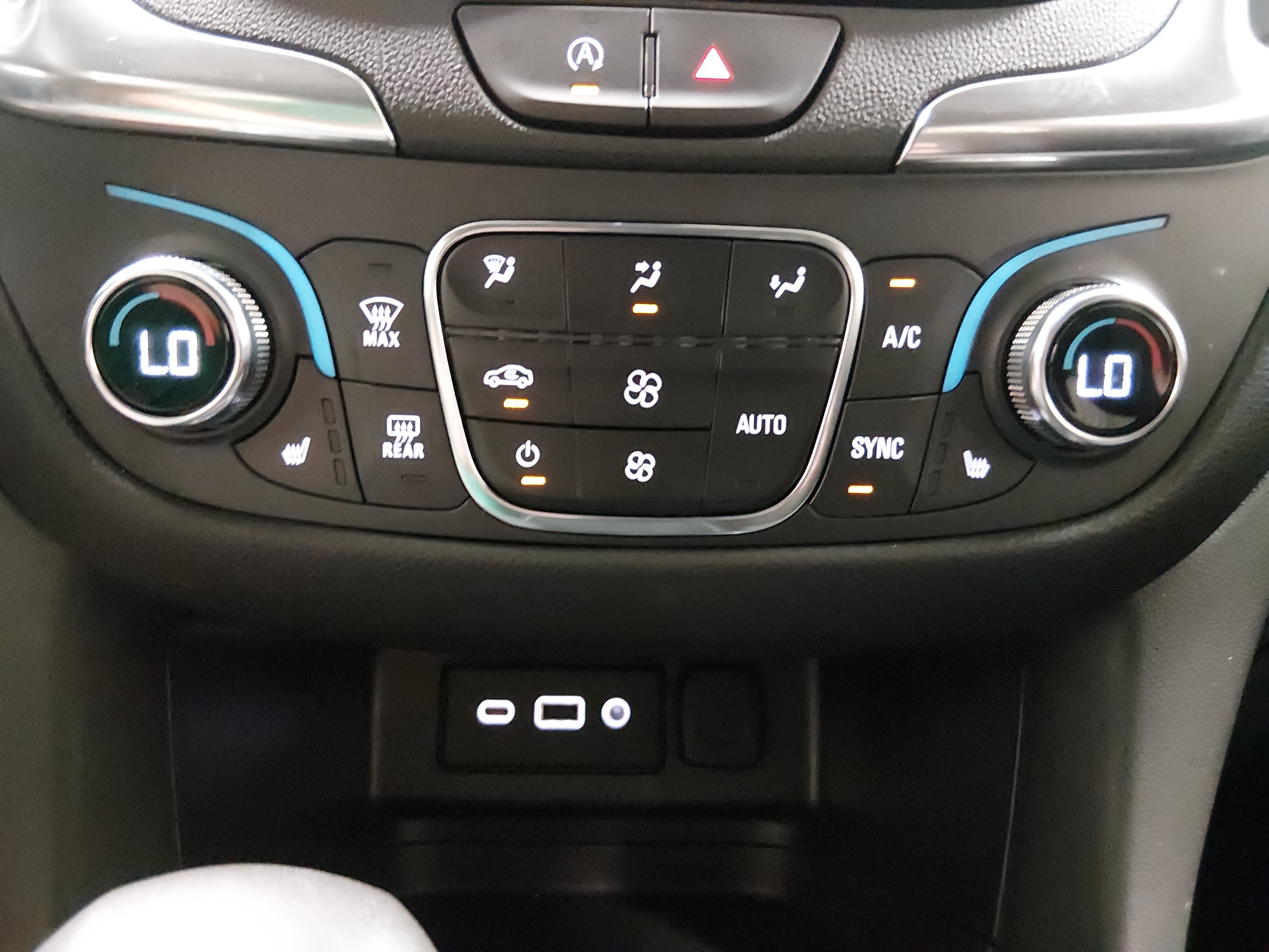 2024 Chevrolet Equinox LT - Photo 18