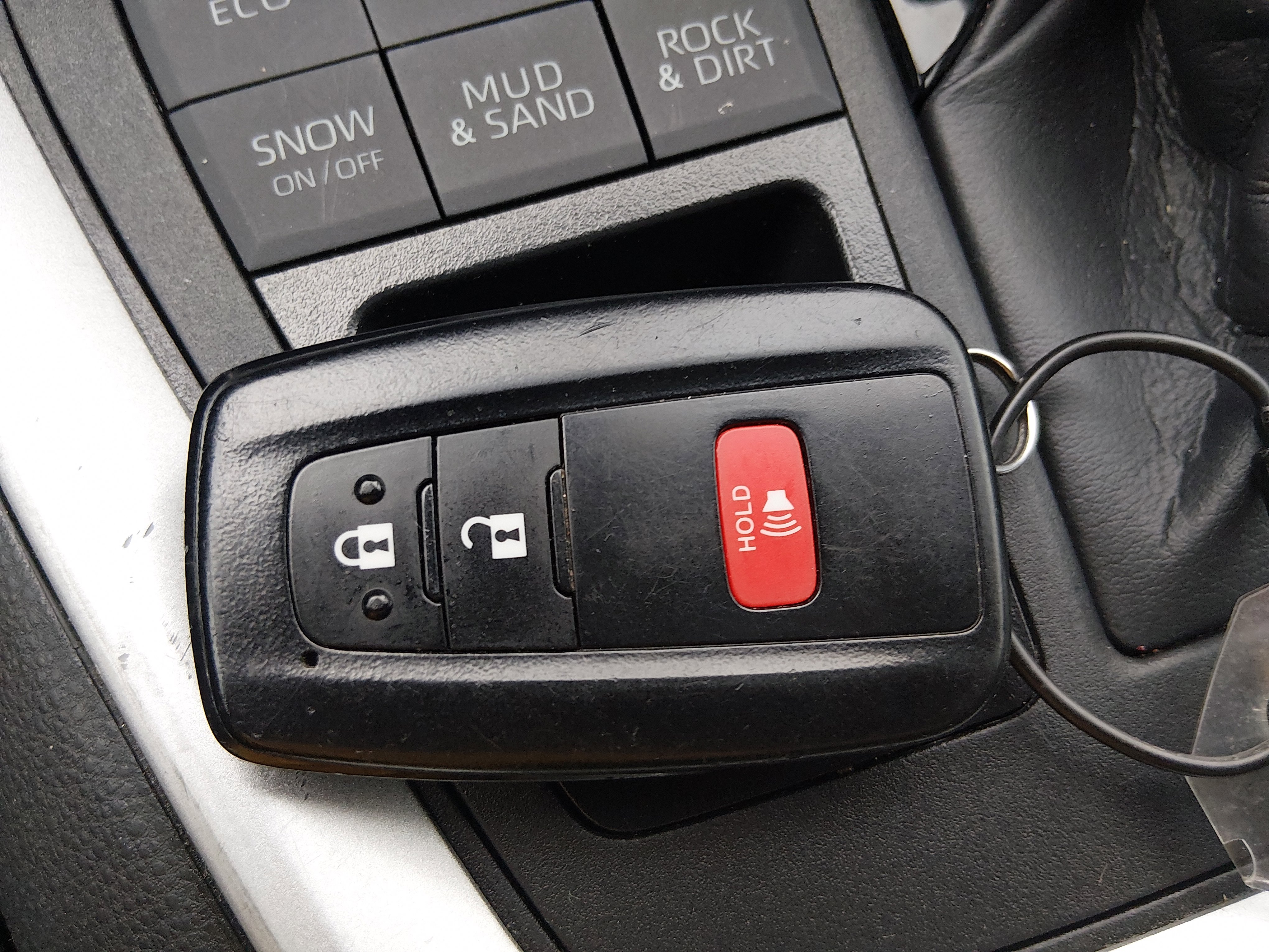 2024 Toyota RAV4 XLE - Photo 15