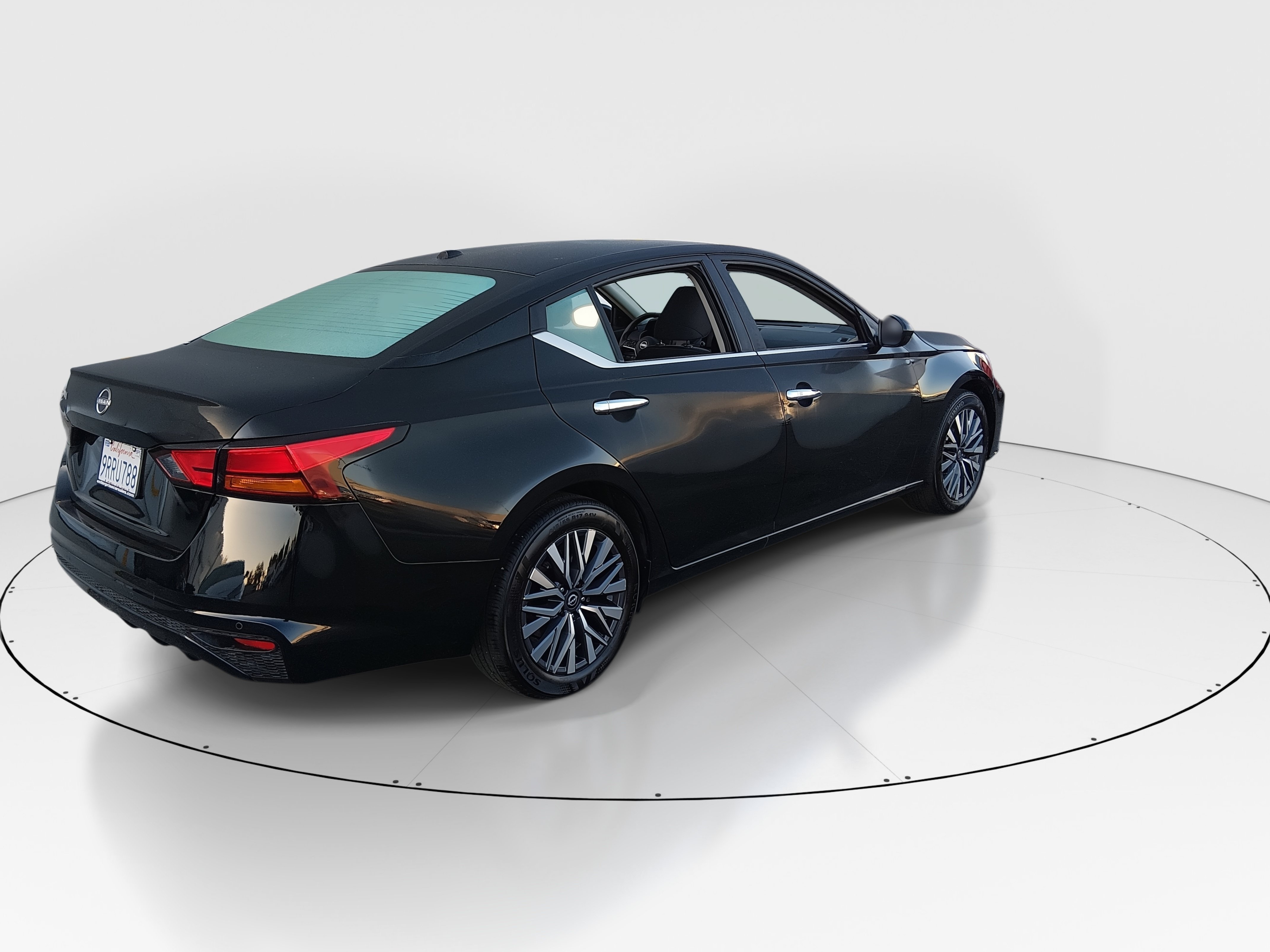 2025 Nissan Altima SV - Photo 7