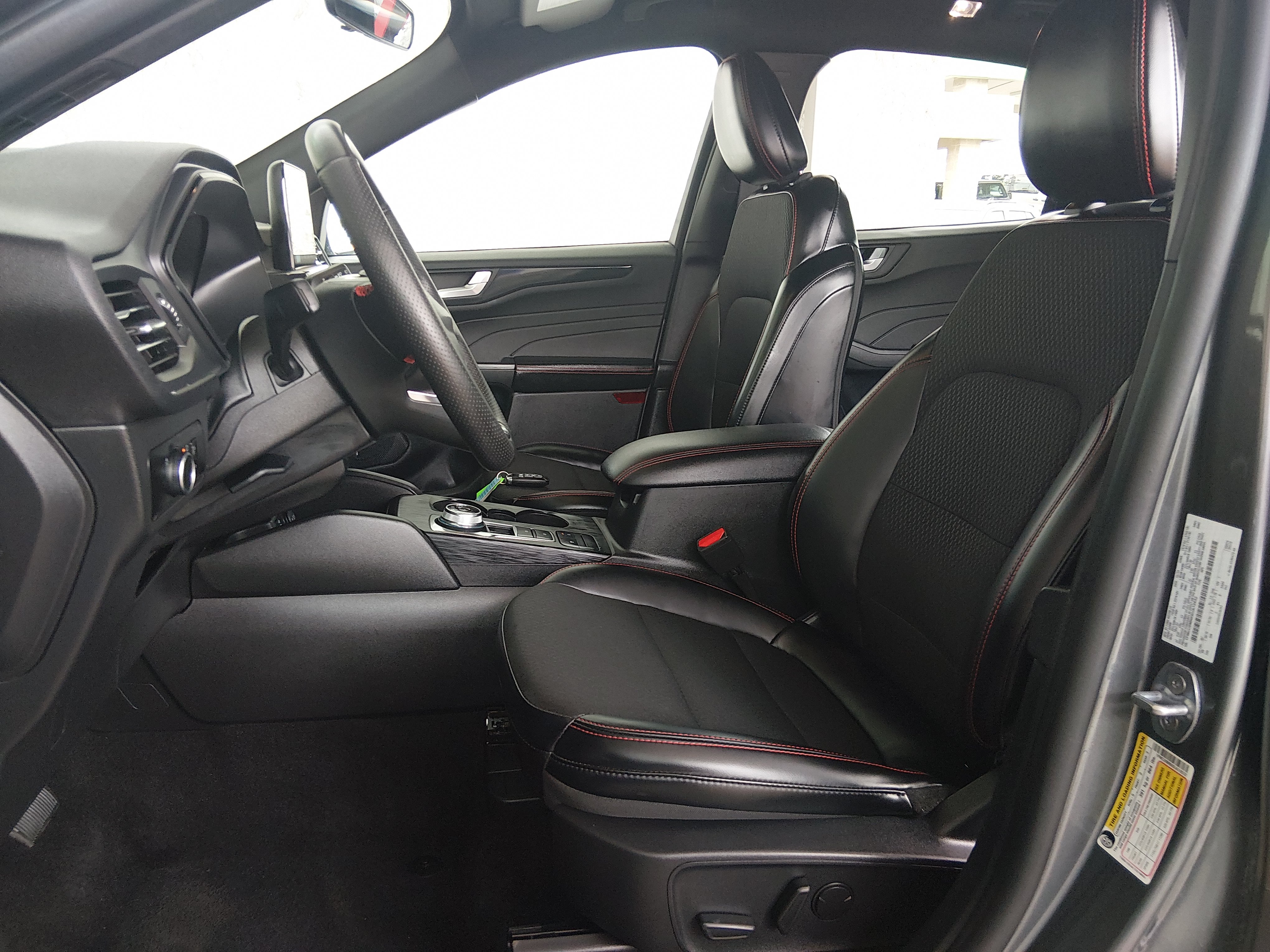 2025 Ford Escape ST-Line - Photo 13