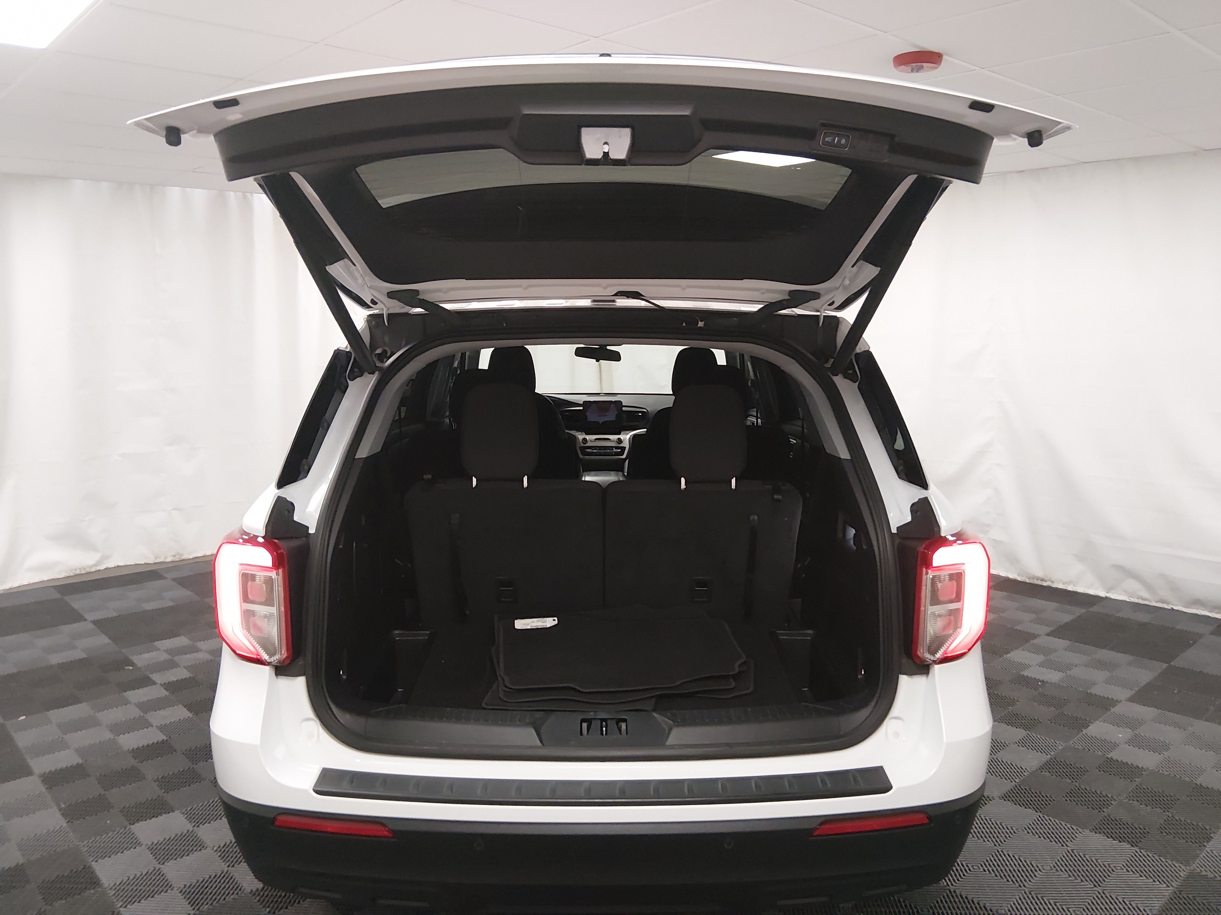 2022 Ford Explorer XLT - Photo 11