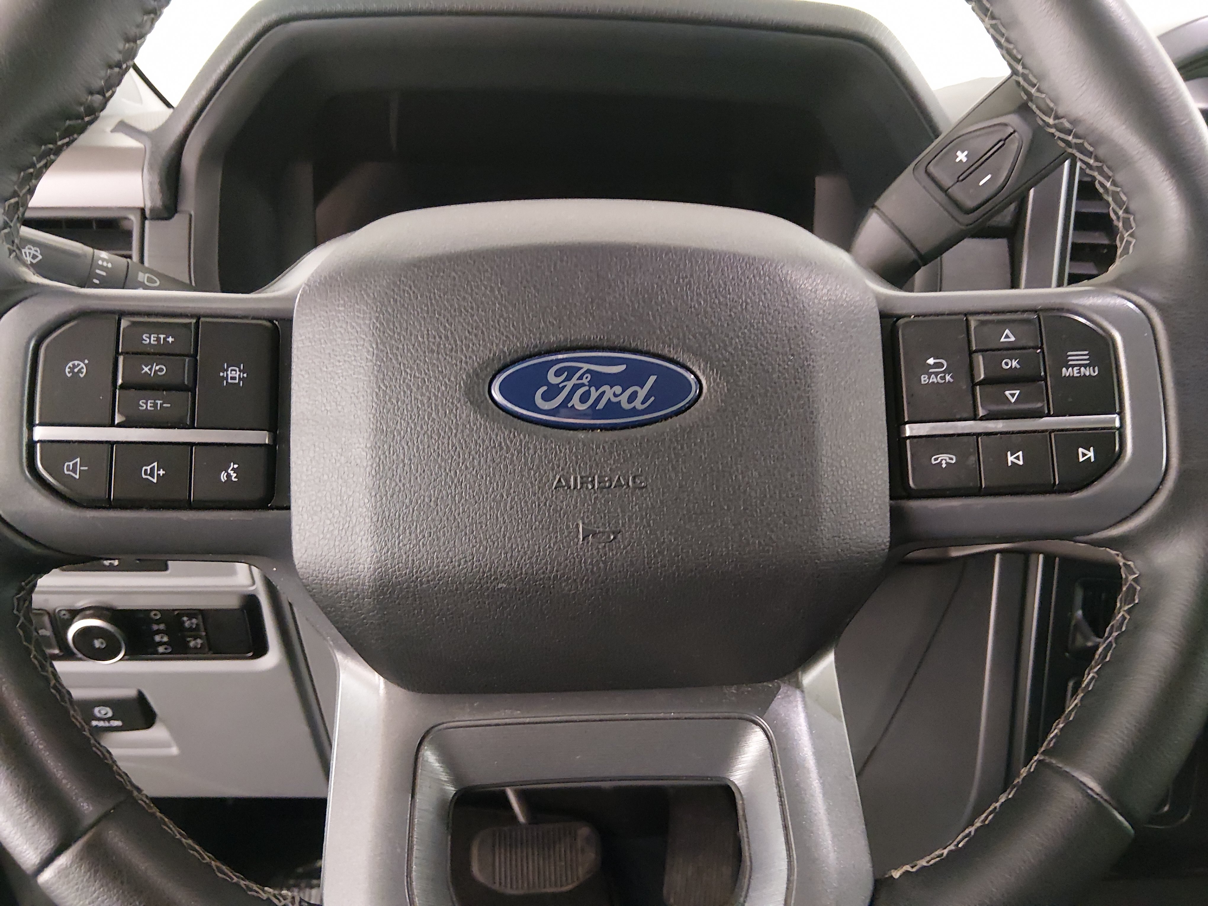 2025 Ford F-150 XLT - Photo 12