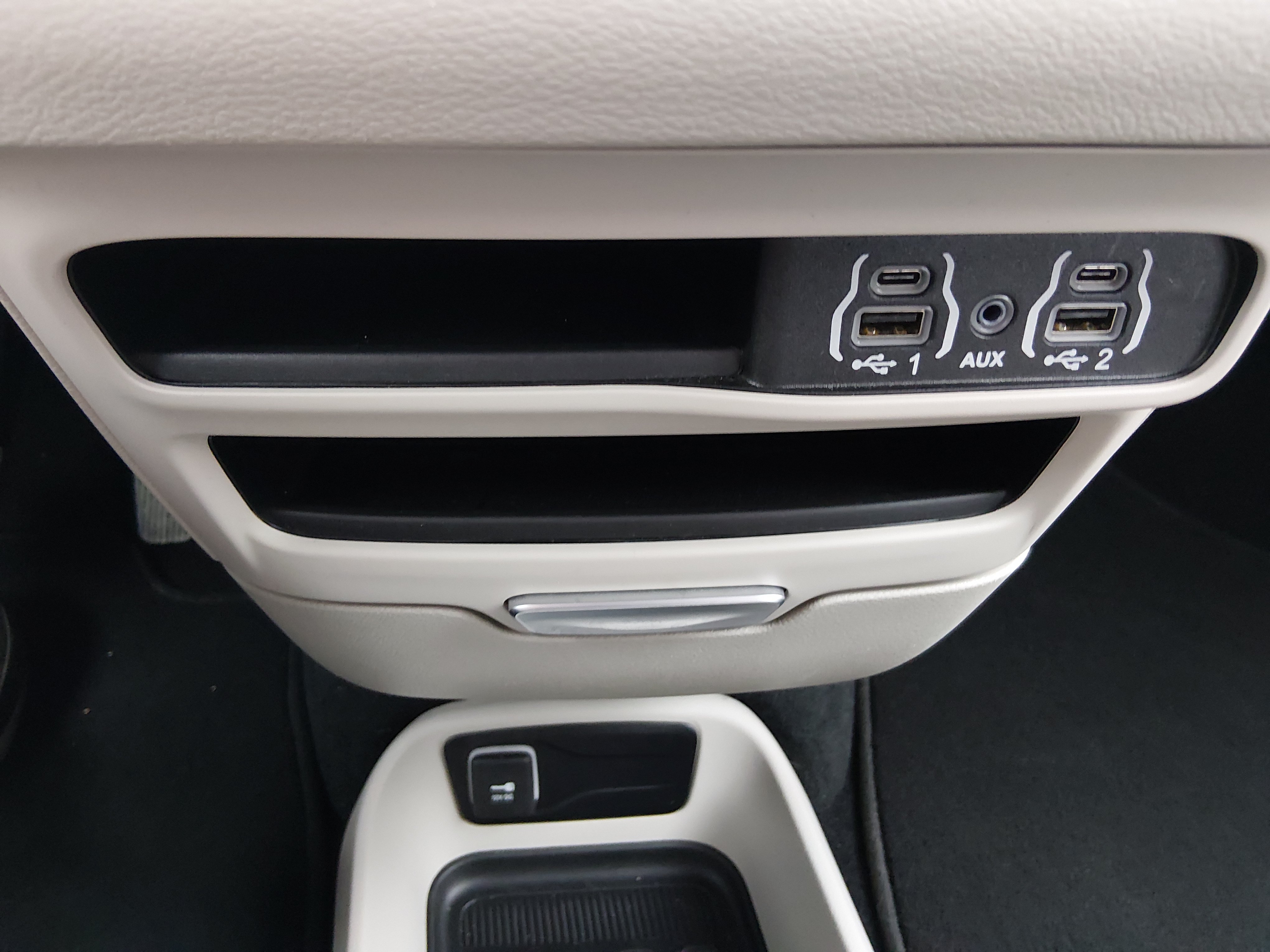 2024 Chrysler Voyager LX - Photo 21