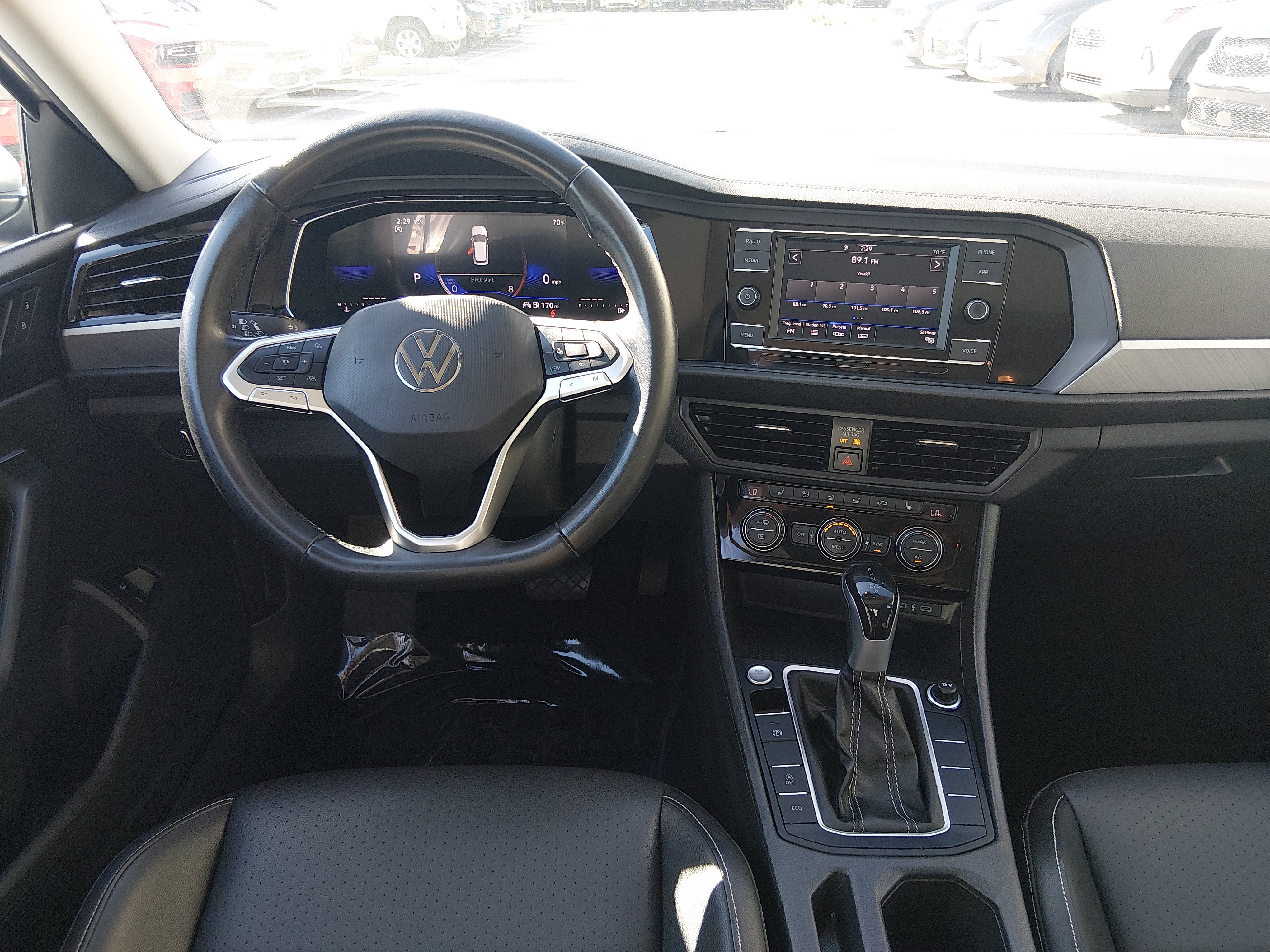 2024 Volkswagen Jetta SE - Photo 12
