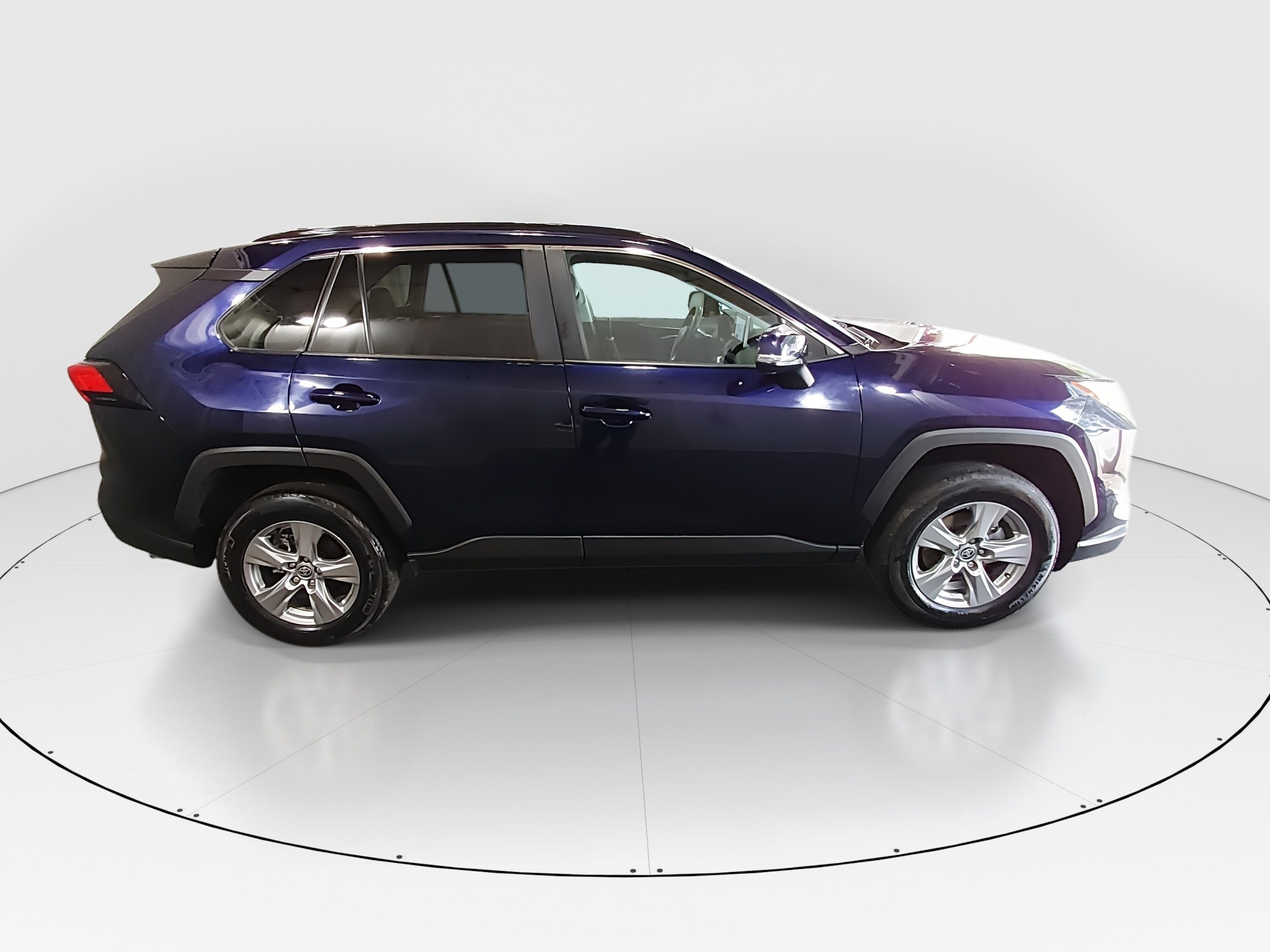 2025 Toyota RAV4 XLE - Photo 8