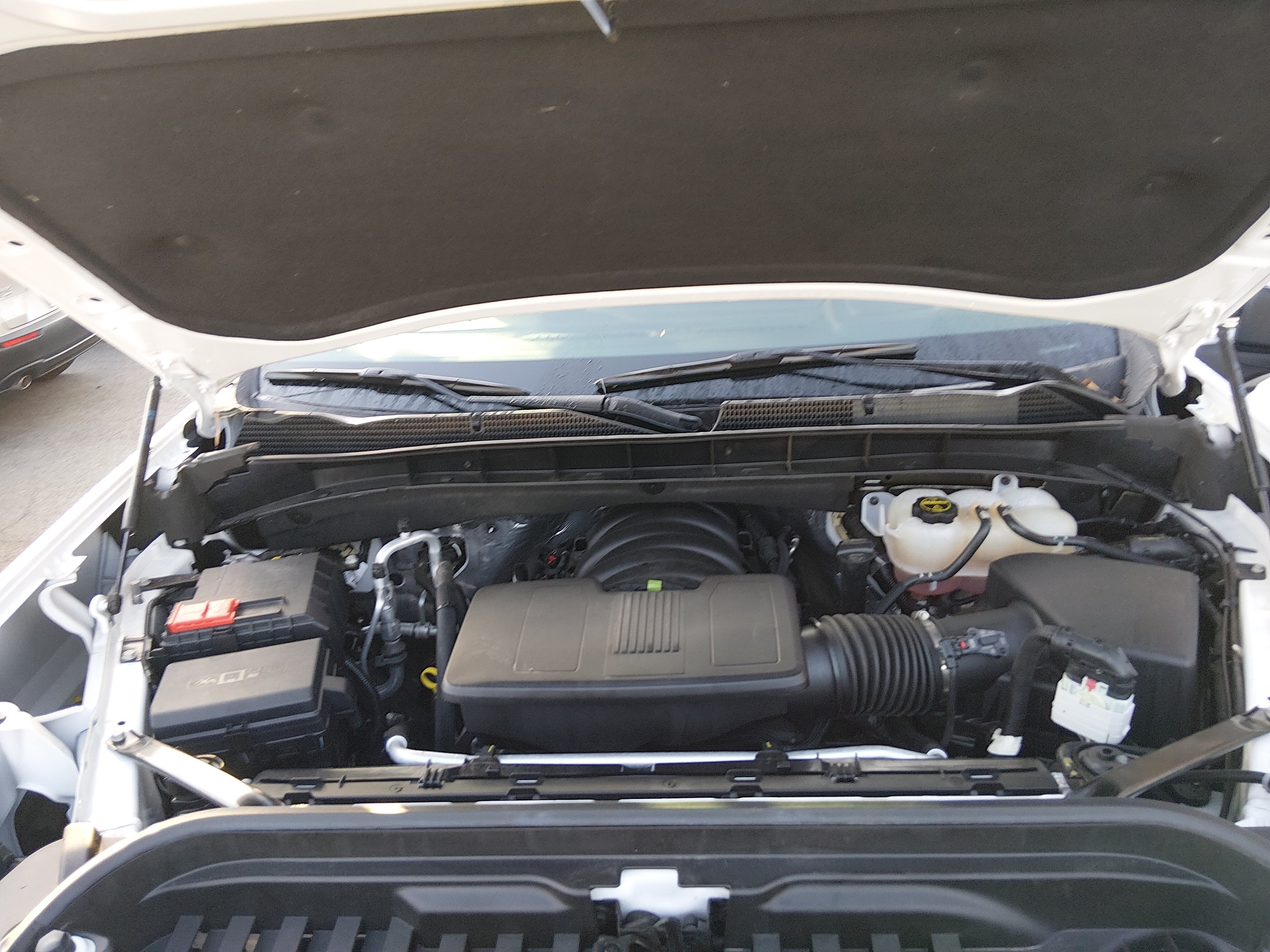 2025 GMC Sierra 1500 SLT - Photo 9