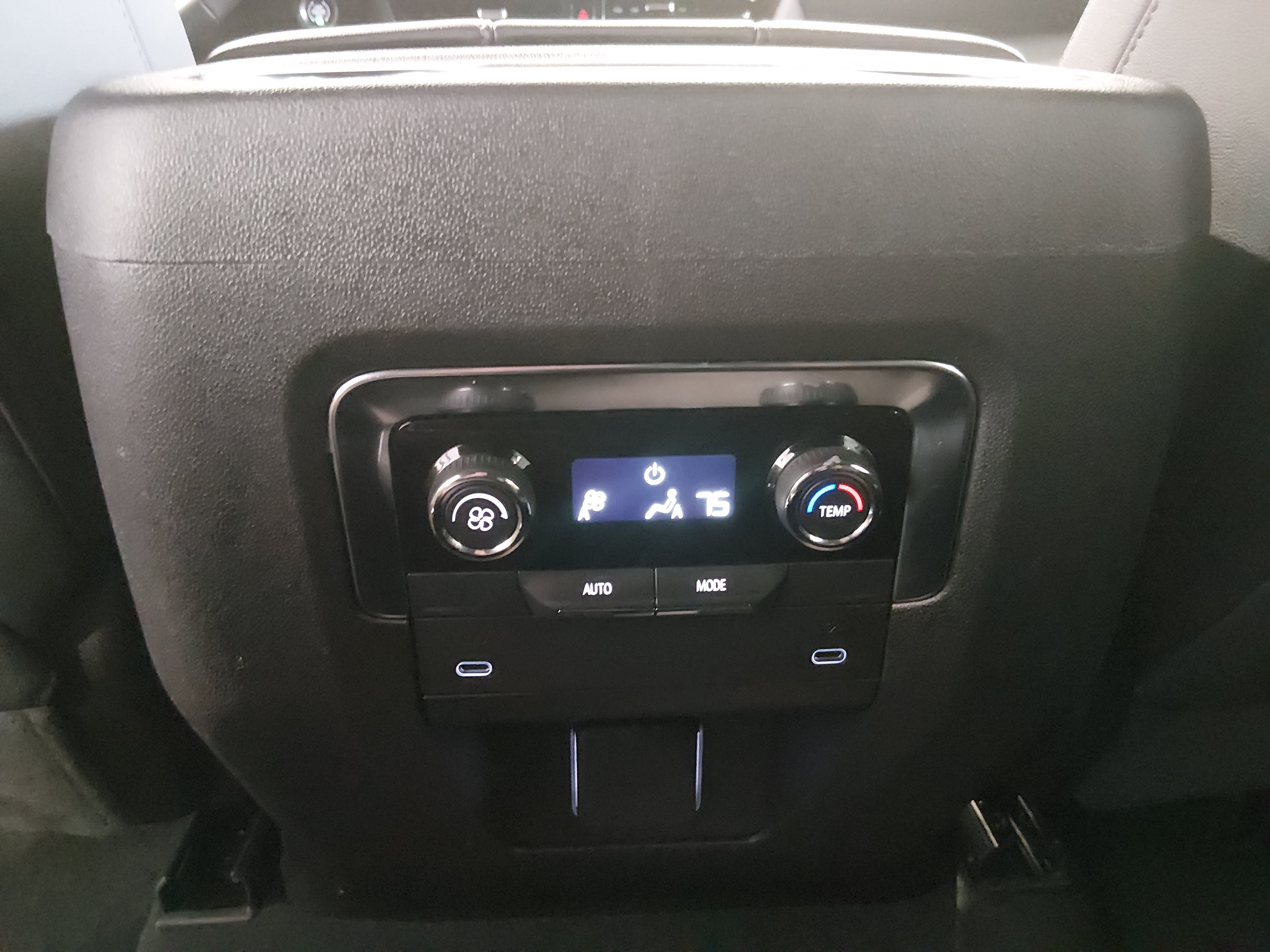 2025 Chevrolet Suburban Z71 - Photo 27