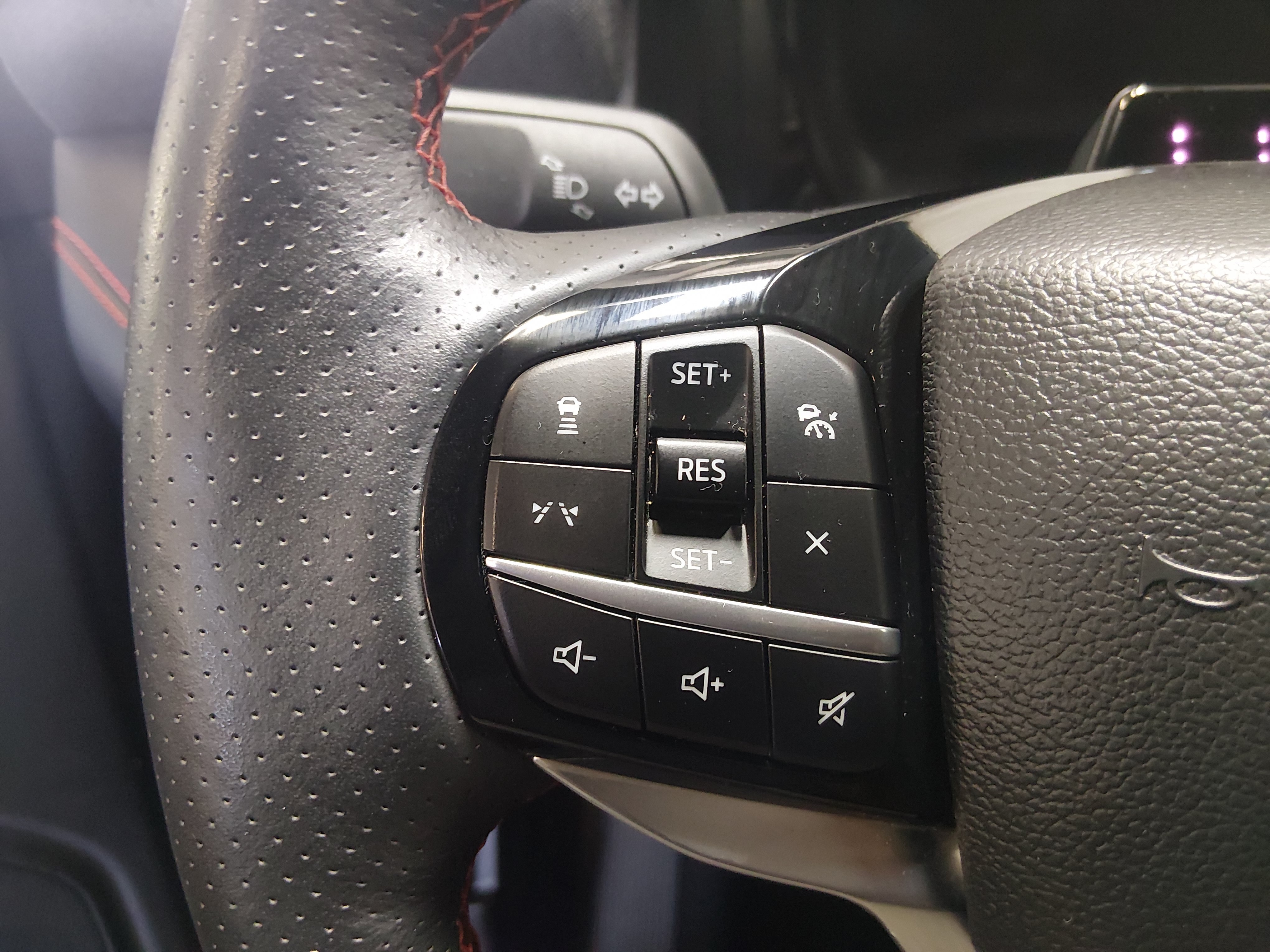 2025 Ford Explorer ST-LINE - Photo 12