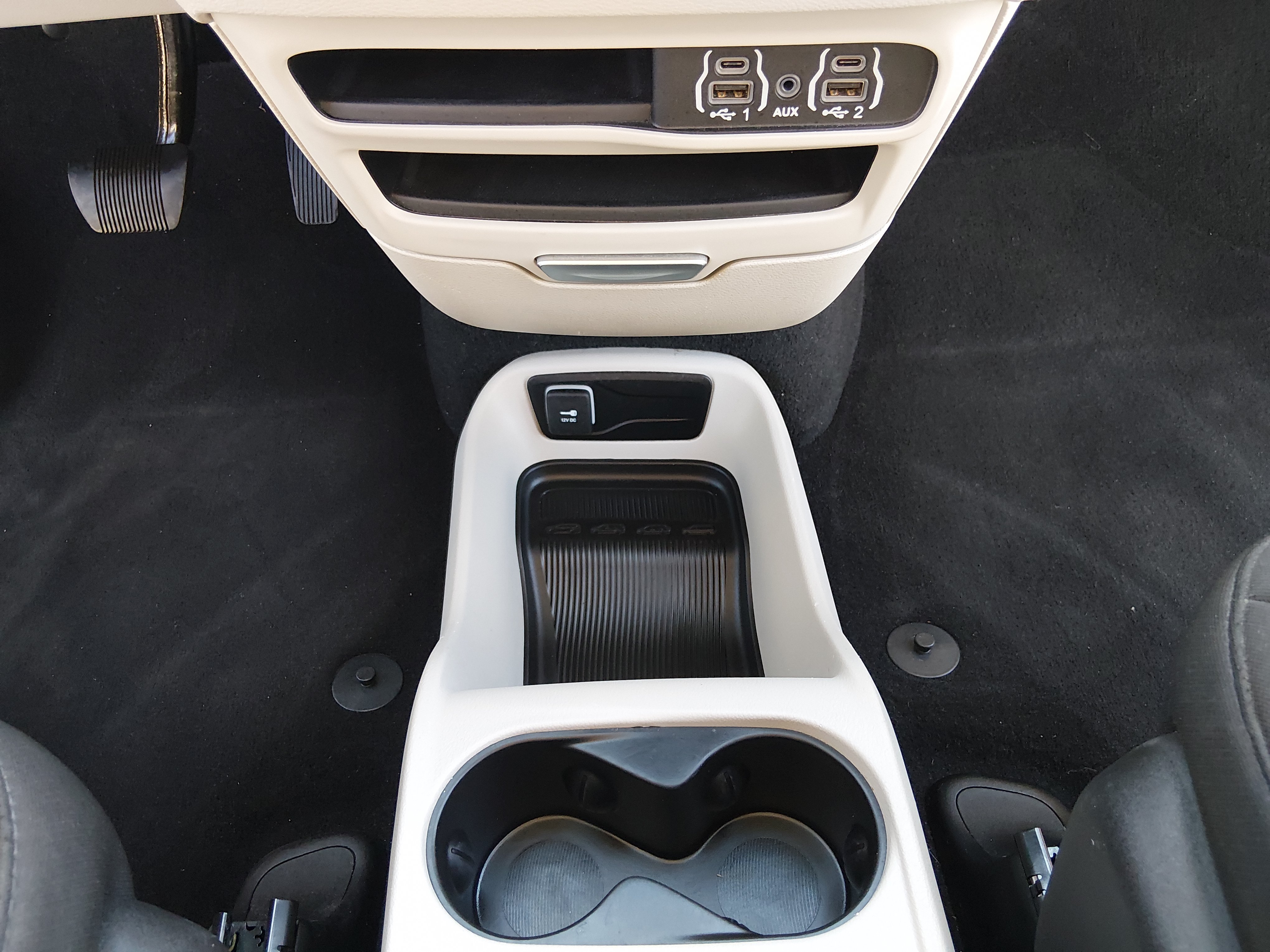 2024 Chrysler Voyager LX - Photo 19
