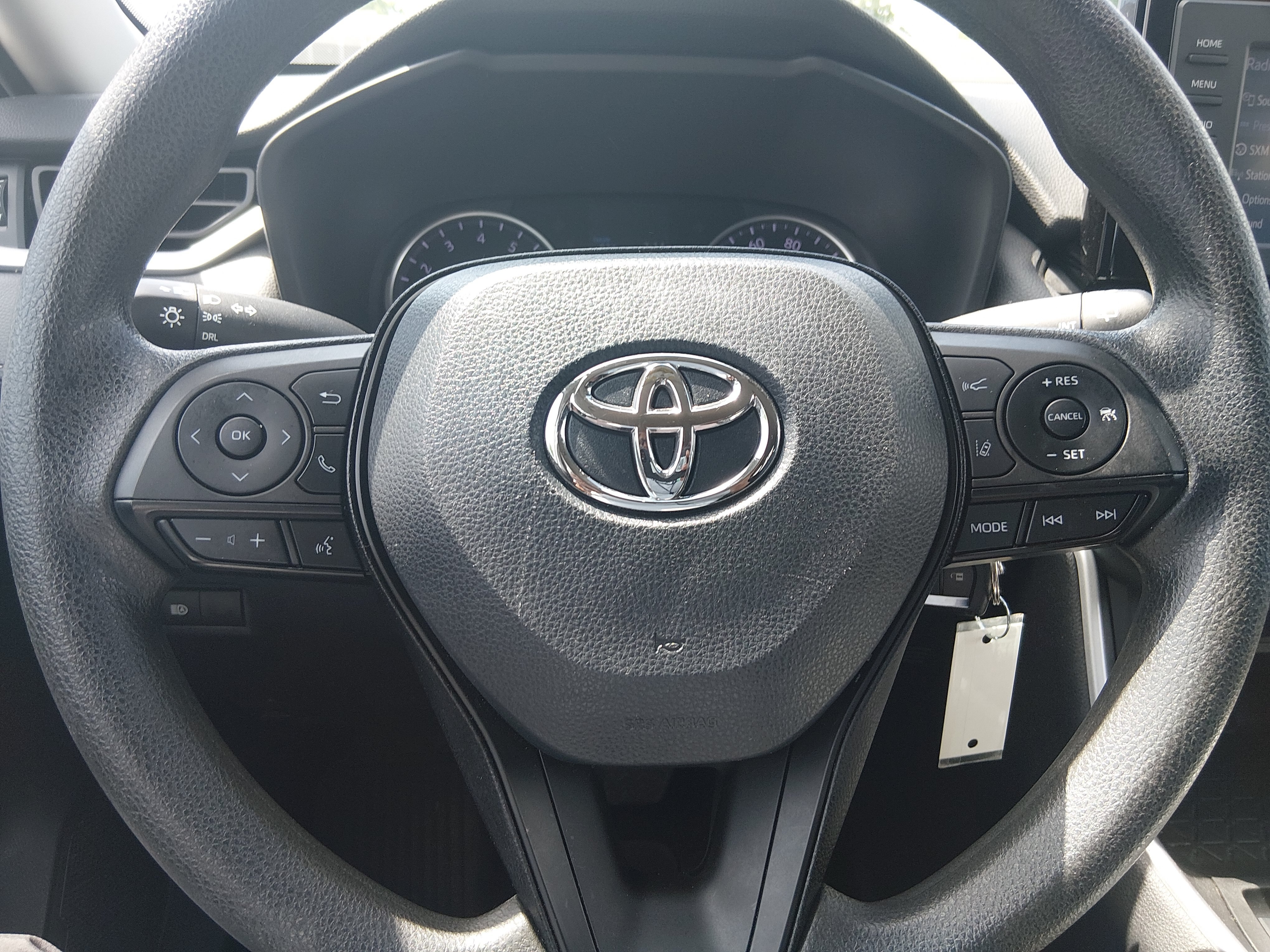 2022 Toyota RAV4 LE - Photo 12