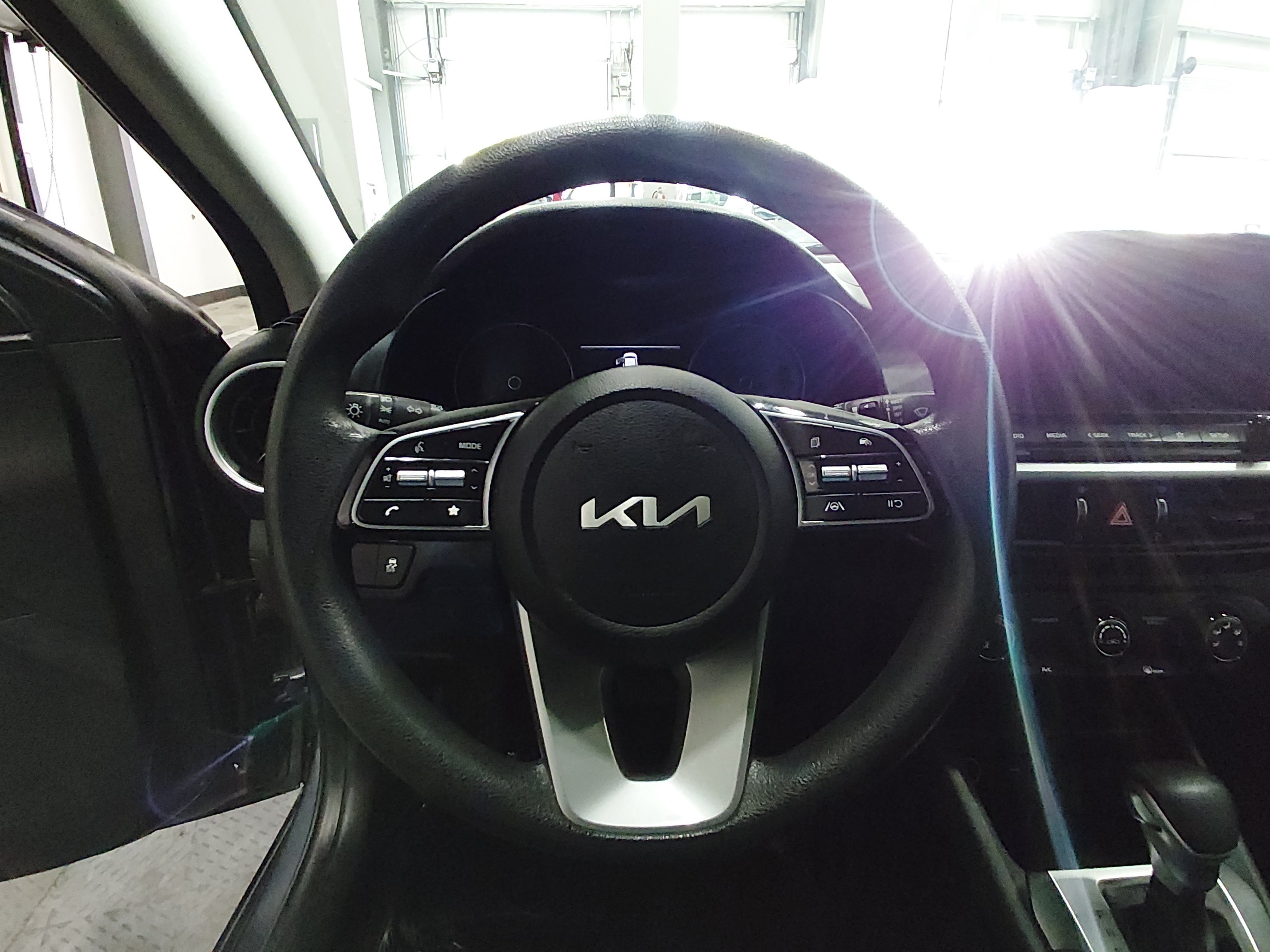 2024 Kia Forte LXS - Photo 12