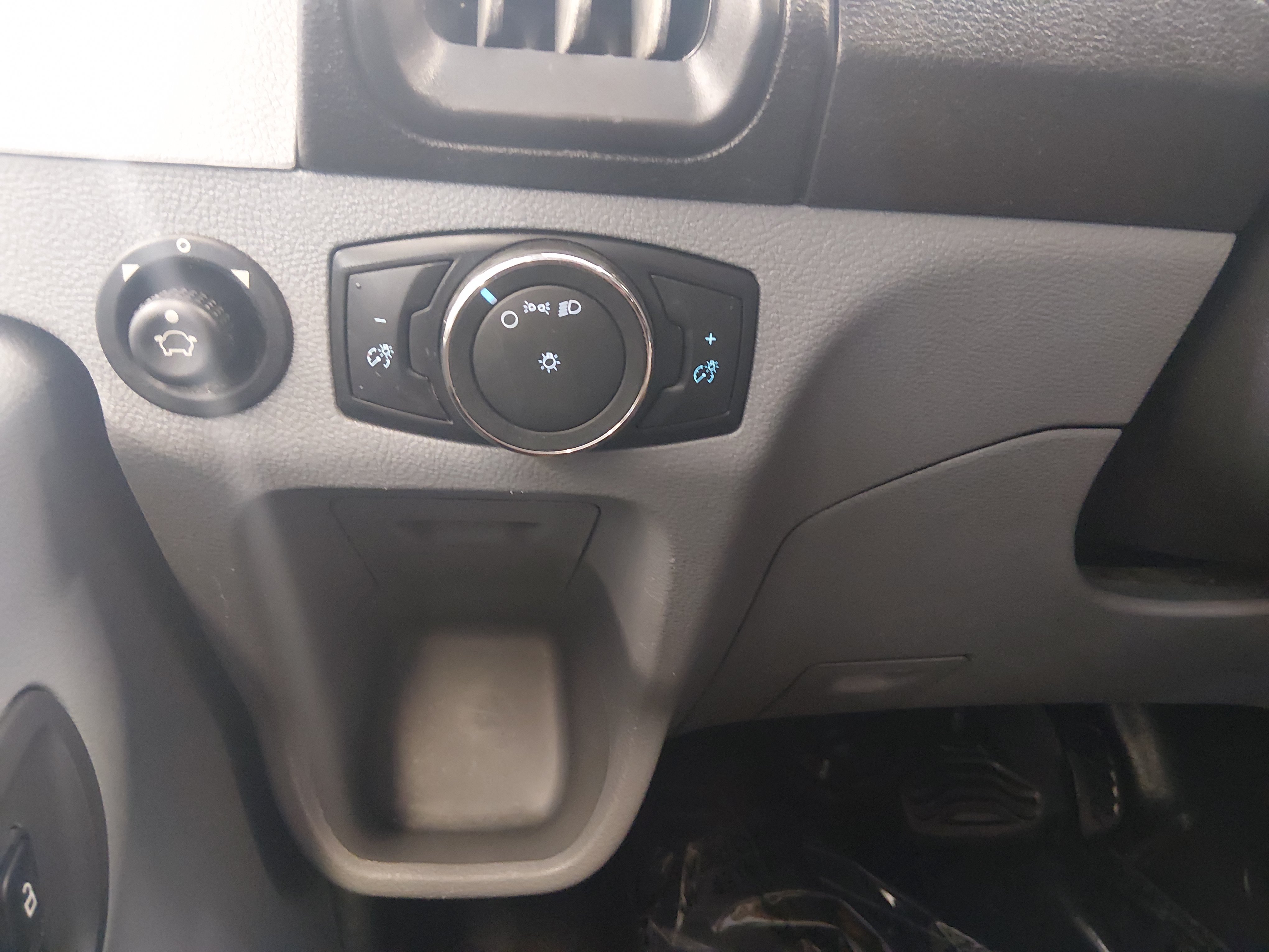 2018 Ford Transit Wagon XL - Photo 13
