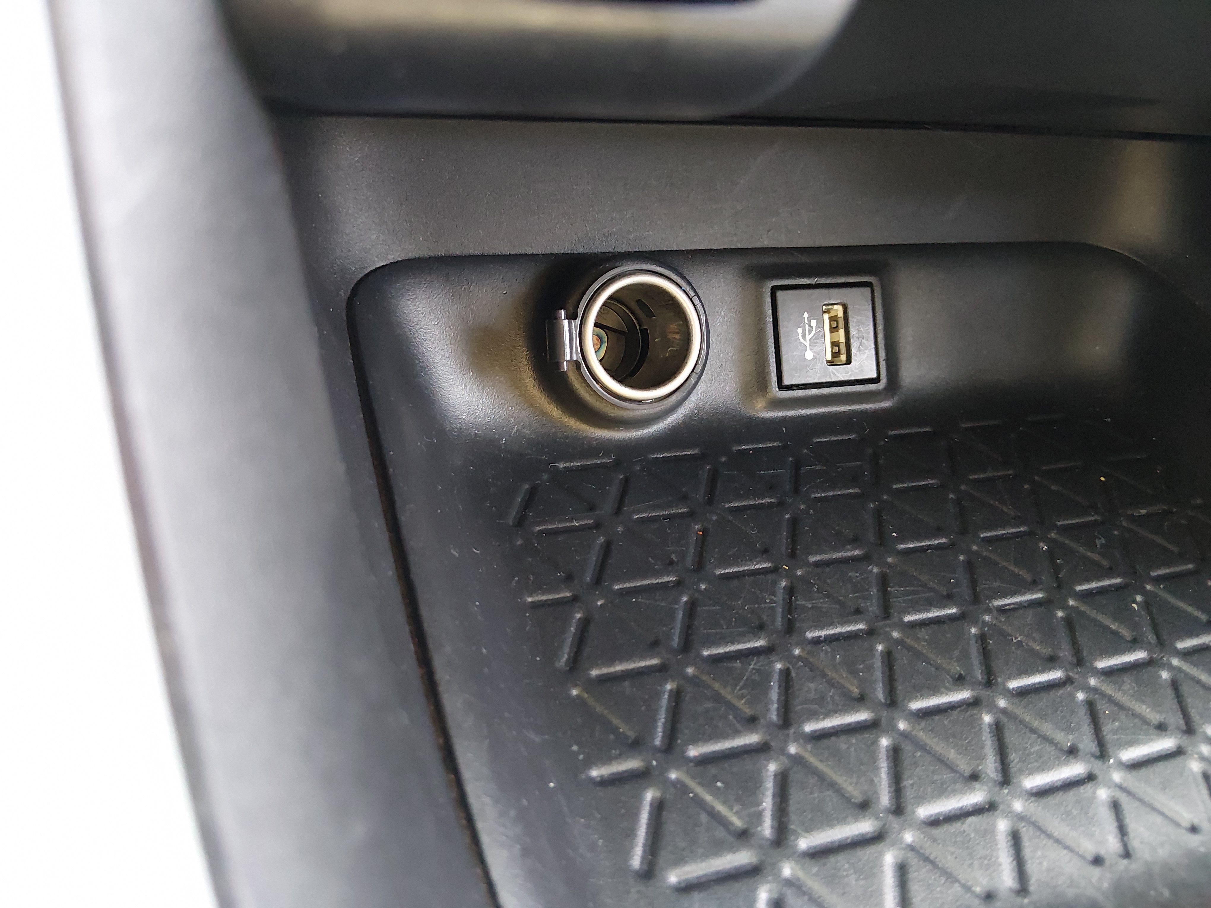2024 Toyota RAV4 XLE - Photo 18