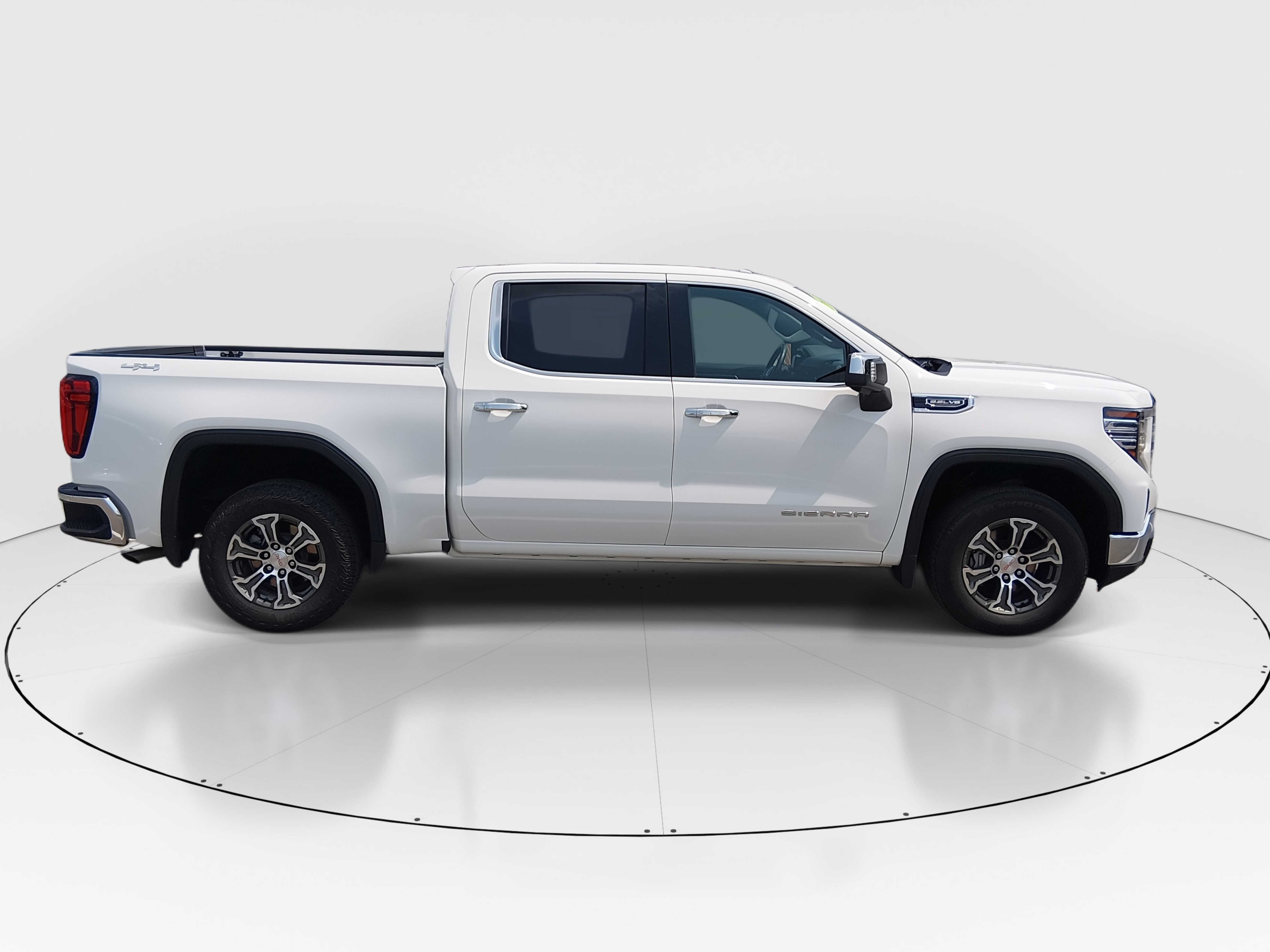 2025 GMC Sierra 1500 SLT - Photo 8
