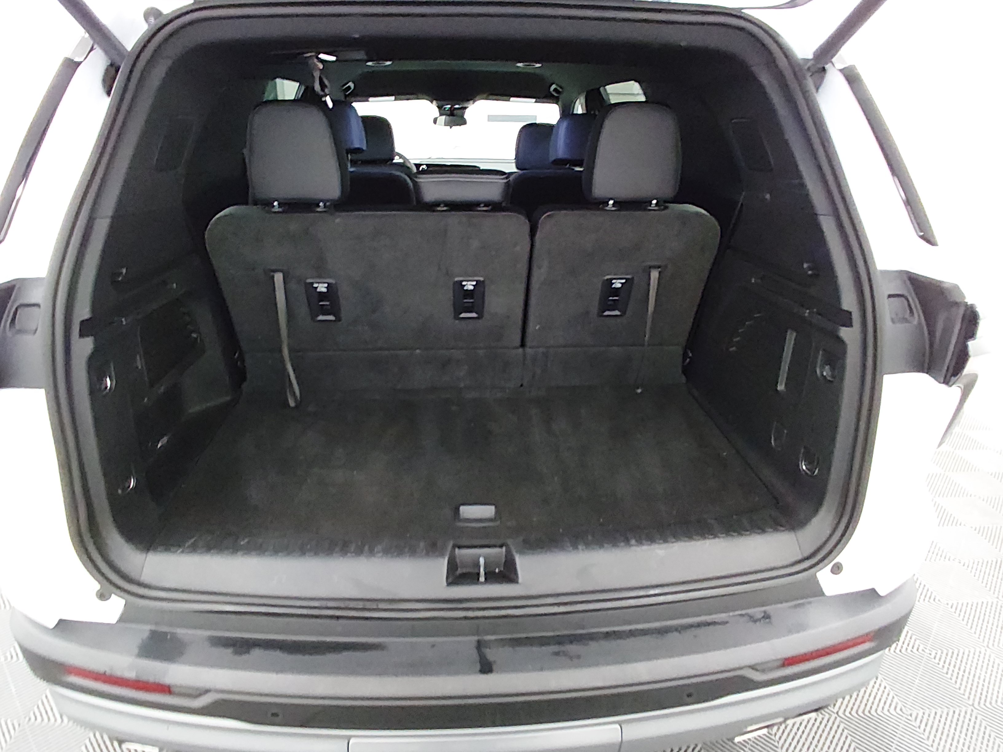 2025 Chevrolet Traverse LT - Photo 11