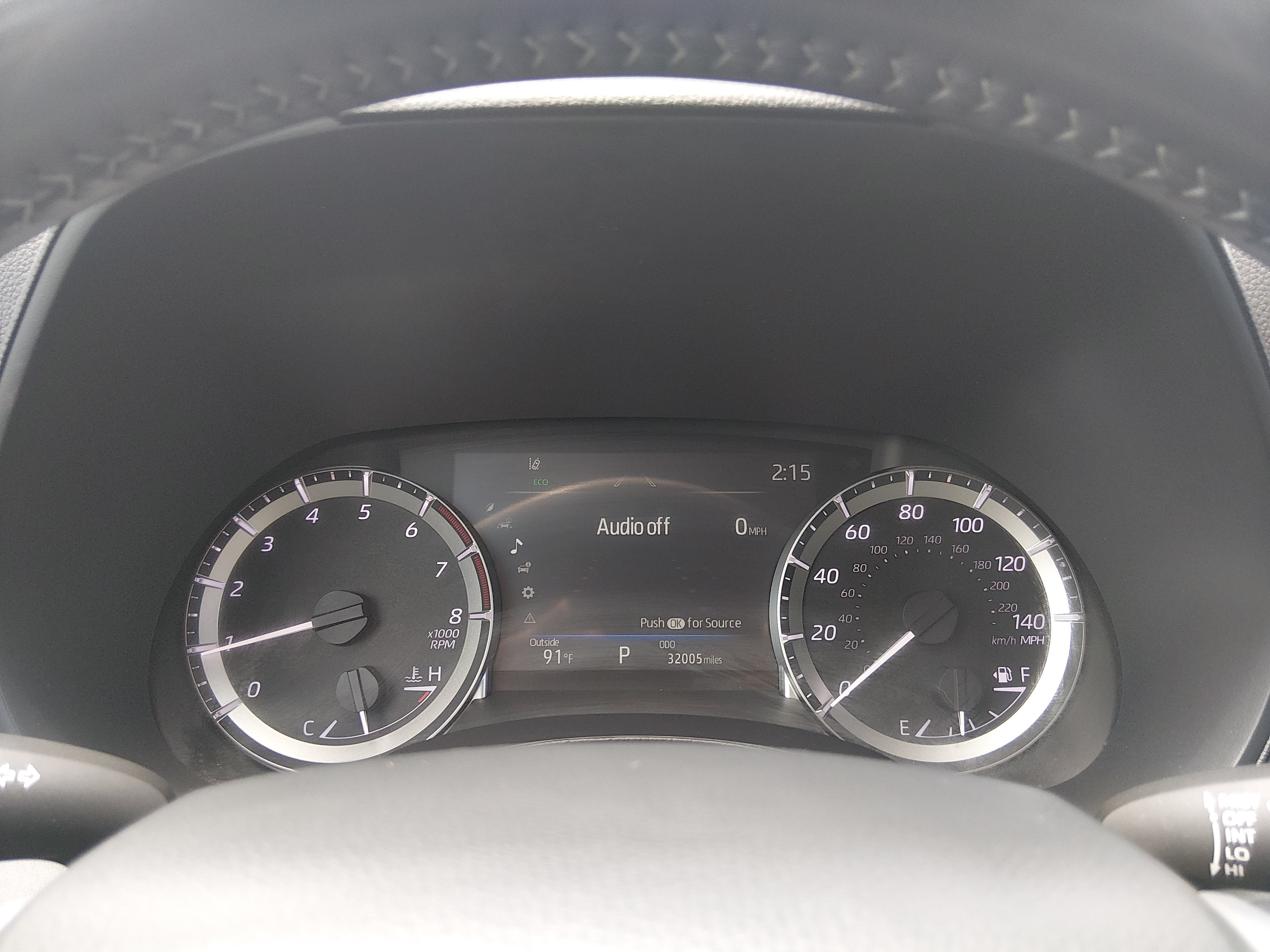 2025 Toyota Highlander LE - Photo 14