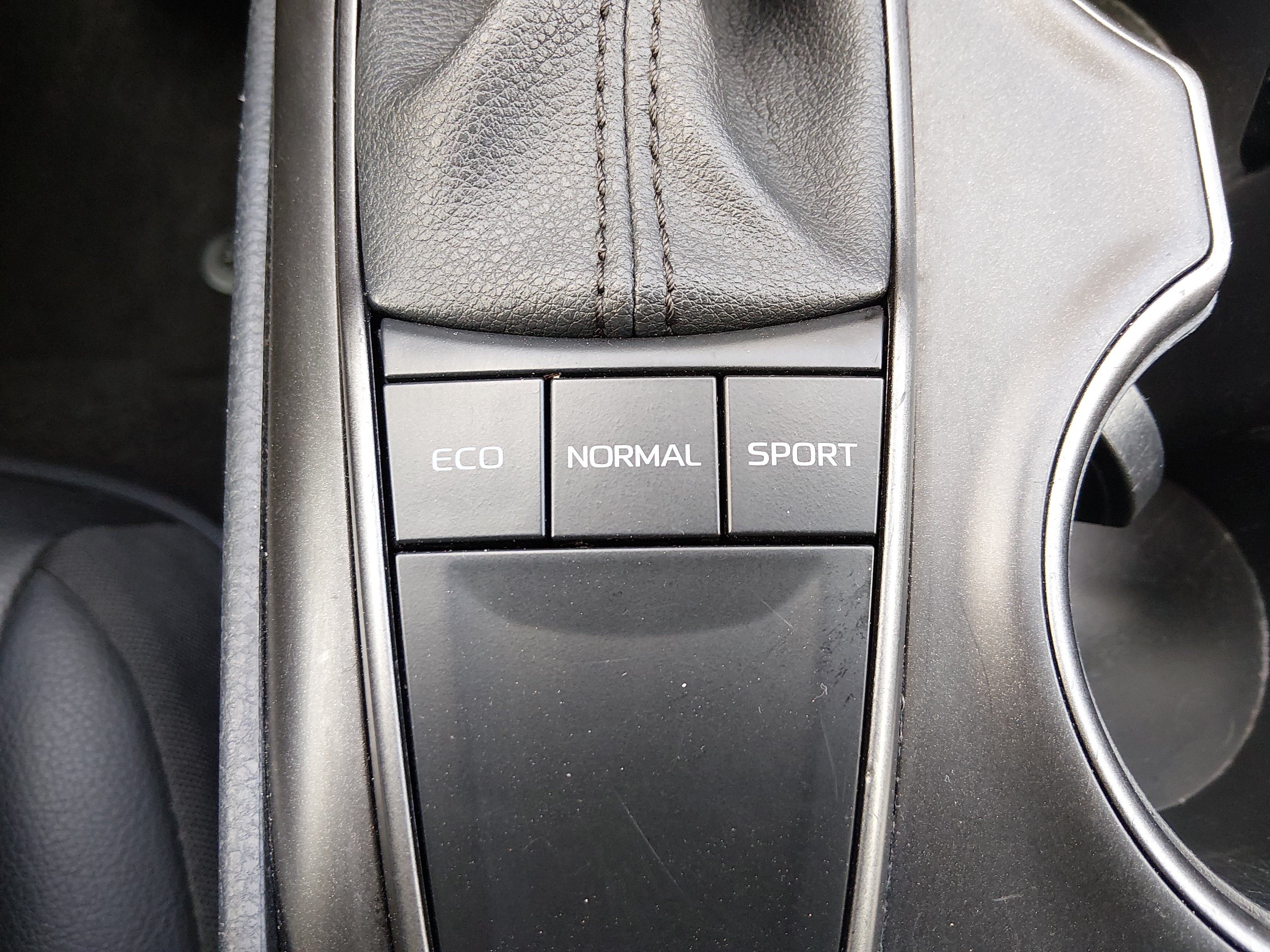 2024 Toyota Camry SE - Photo 17