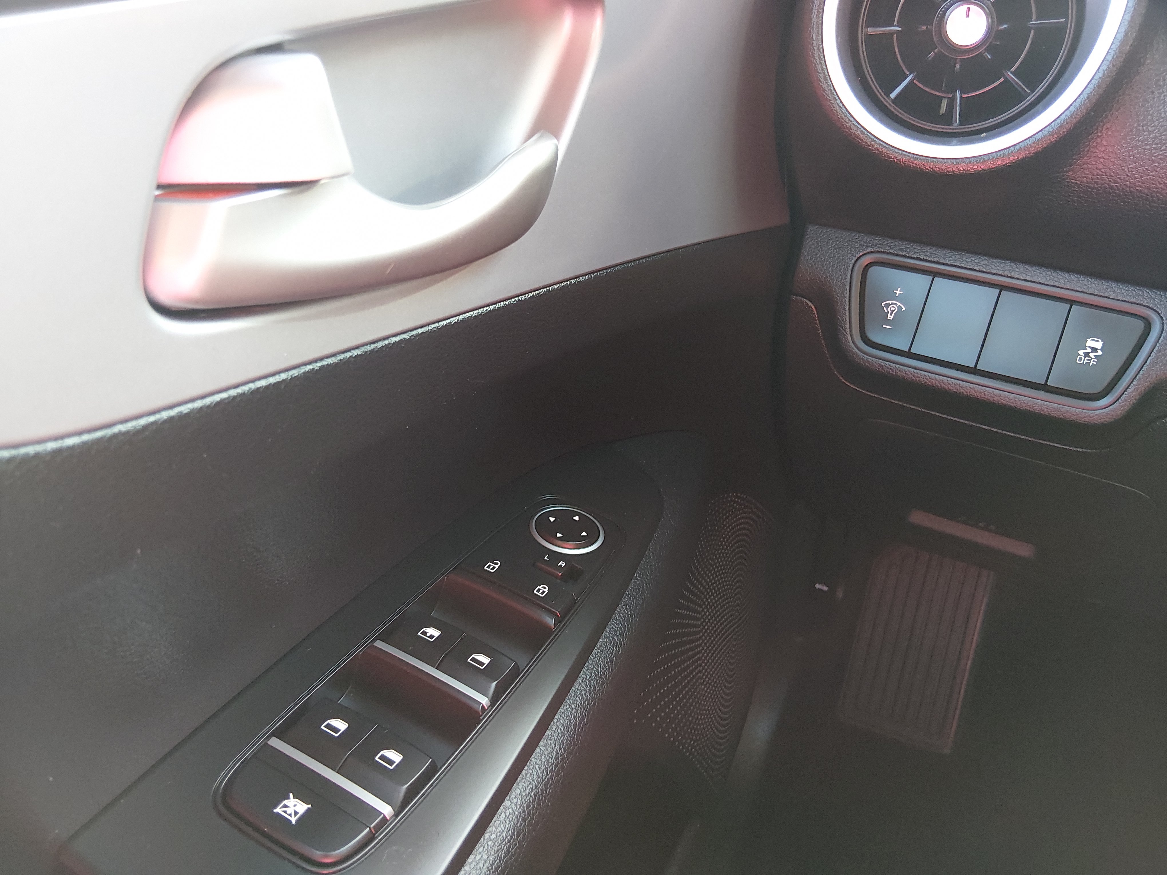 2024 Kia Forte LXS - Photo 13