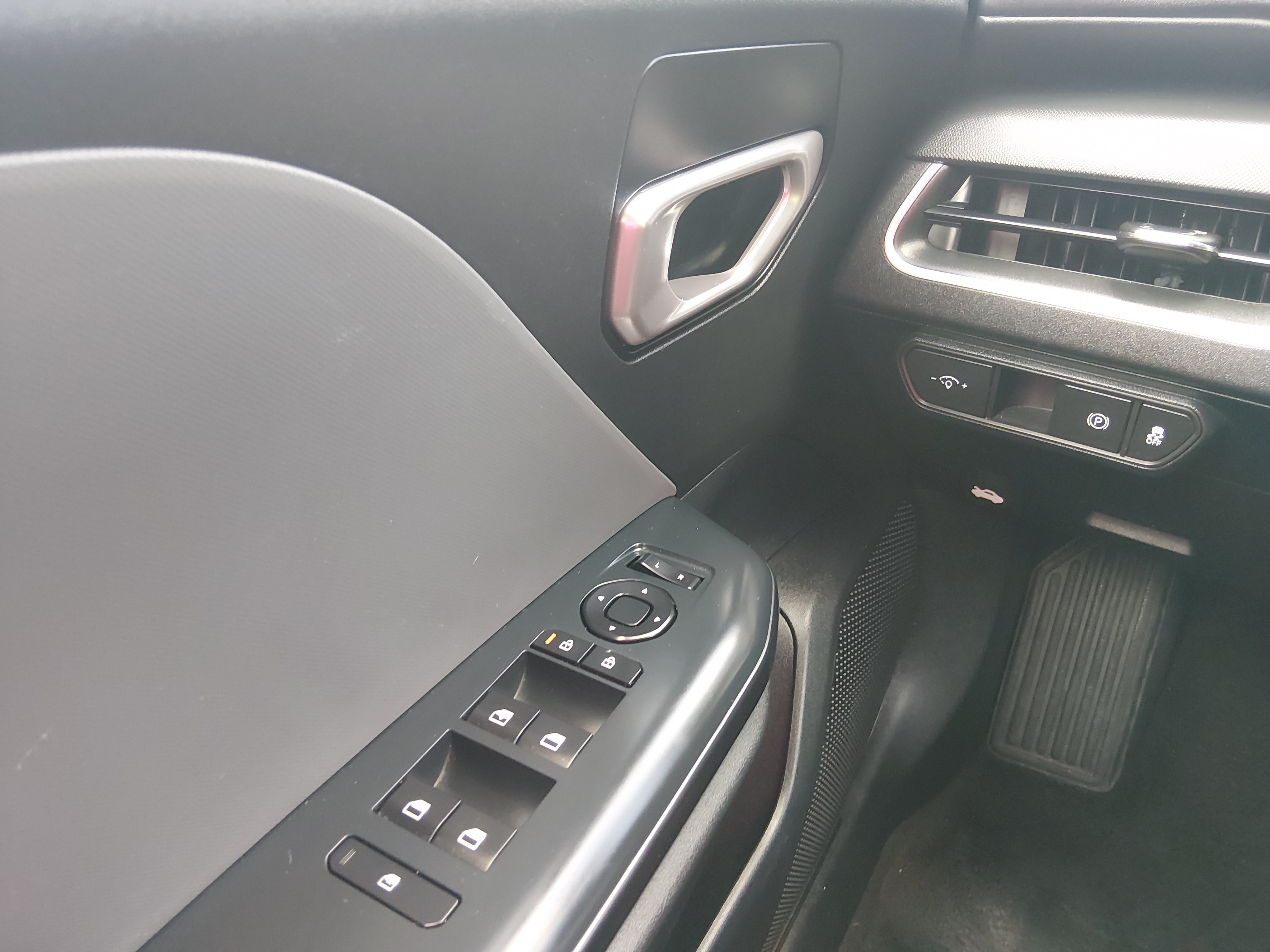 2025 Kia K4 LXS - Photo 13