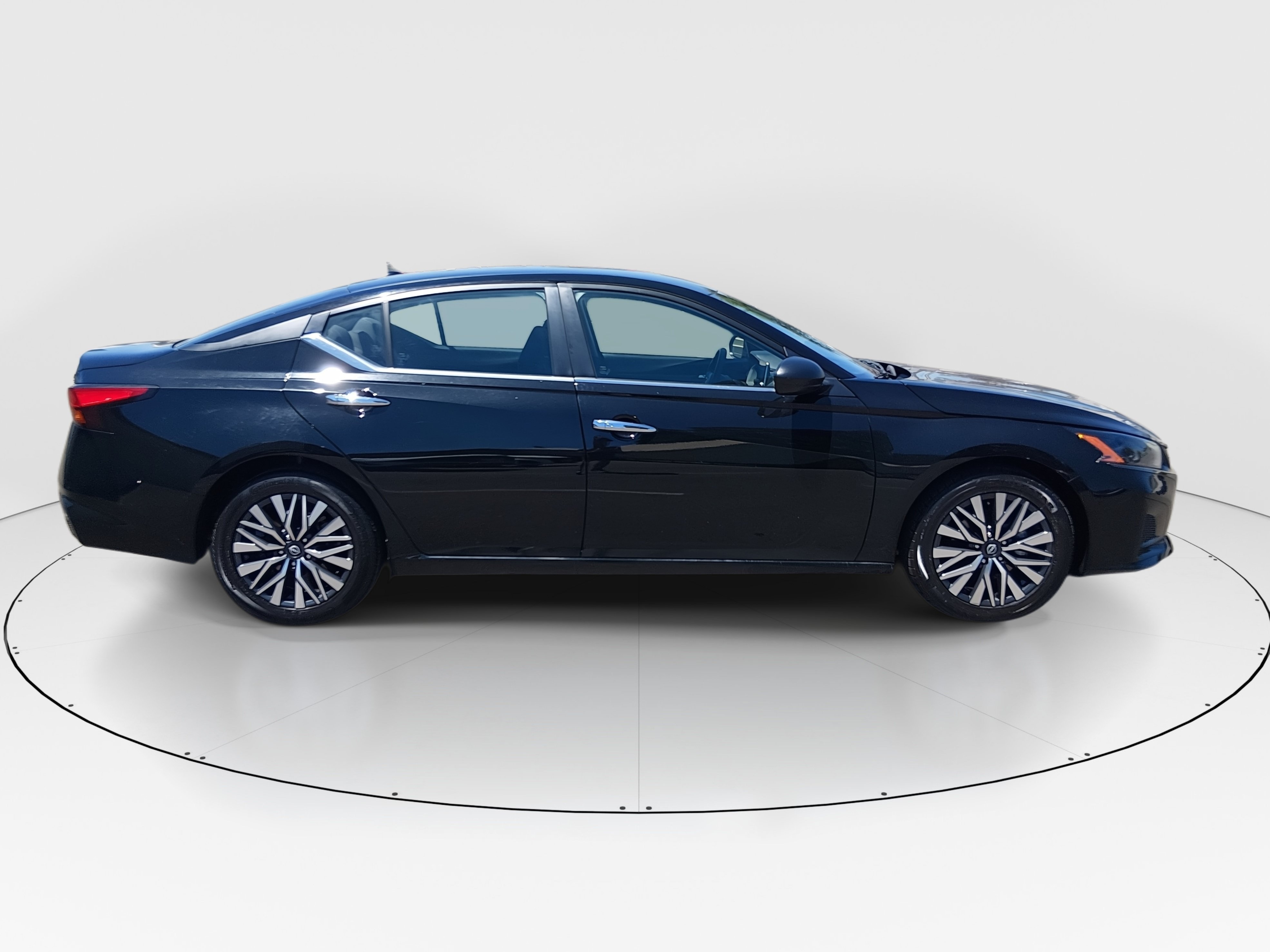 2024 Nissan Altima SV - Photo 8
