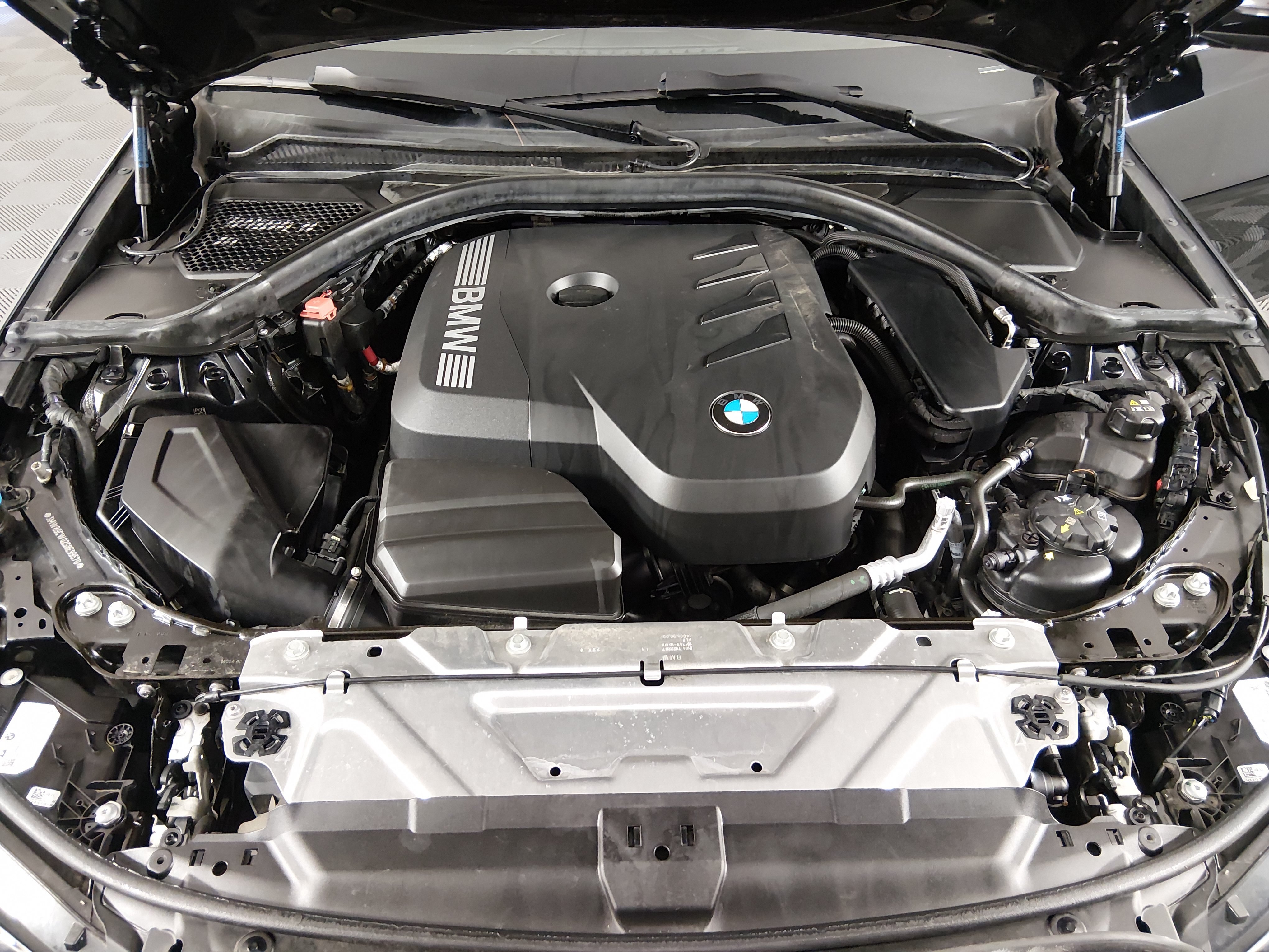2025 BMW 3 Series 330i - Photo 9