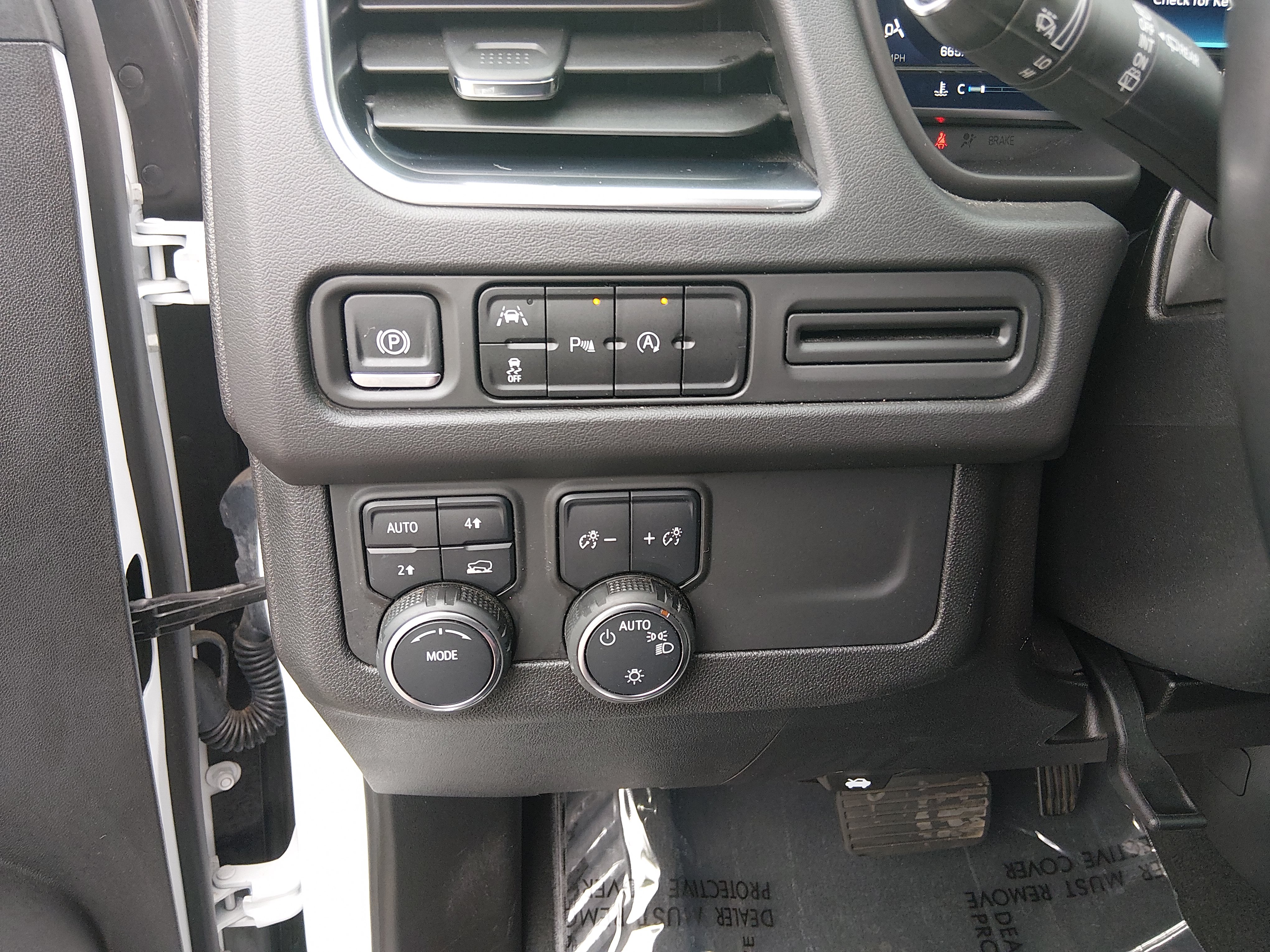 2024 Chevrolet Suburban LT - Photo 13