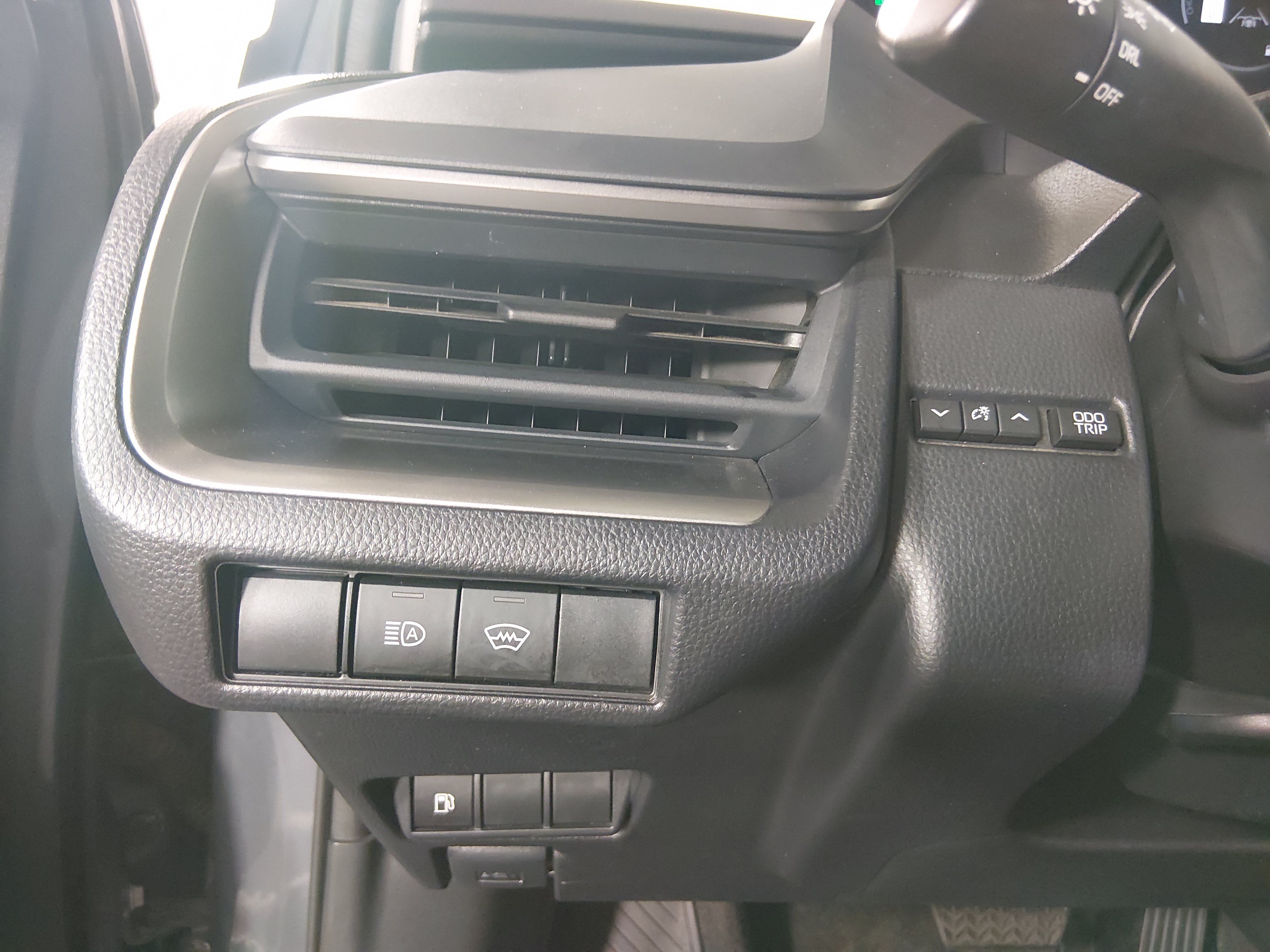 2024 Toyota Prius LE - Photo 13