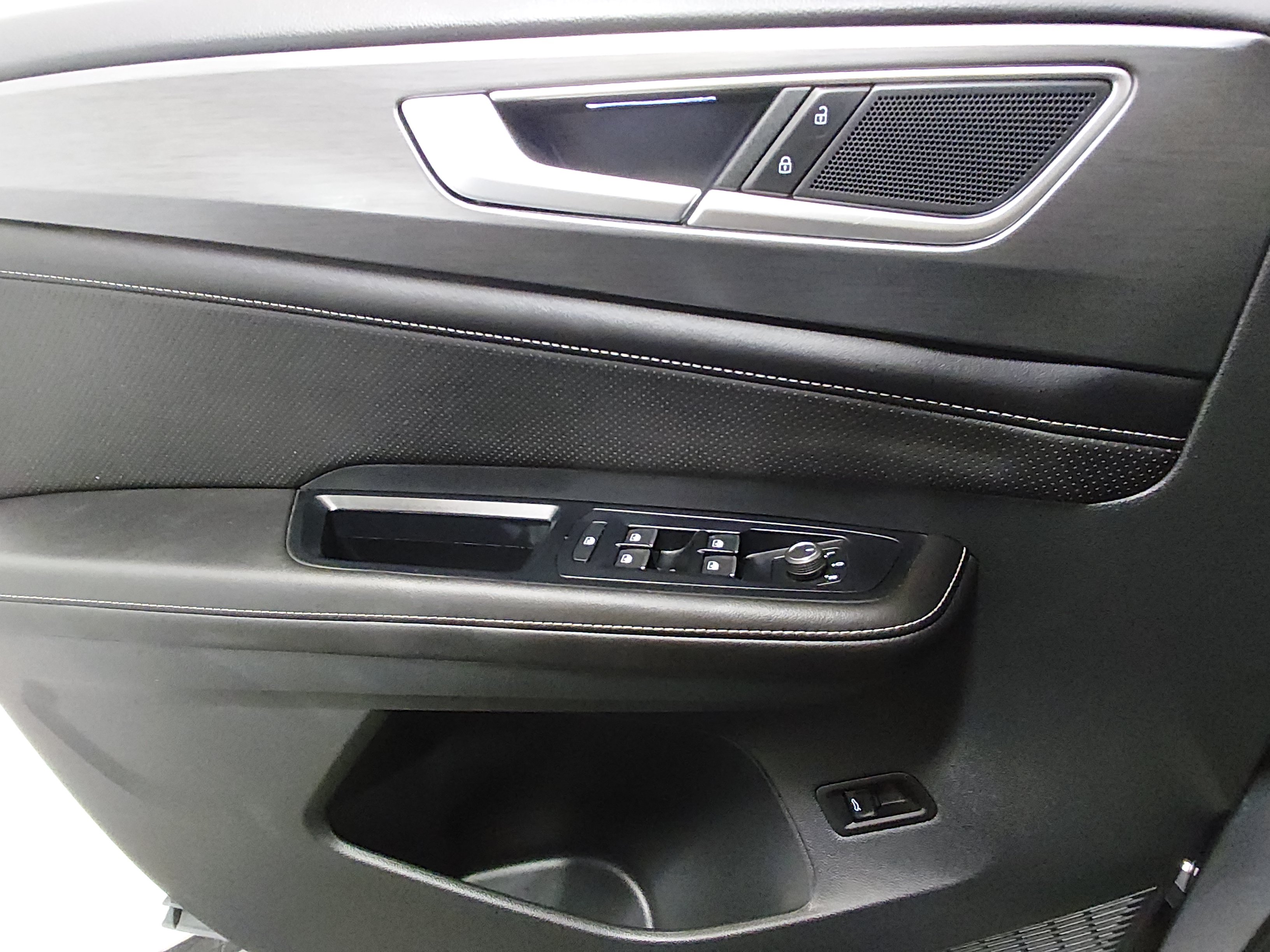 2025 Volkswagen Atlas Cross Sport SE w/Tech - Photo 20