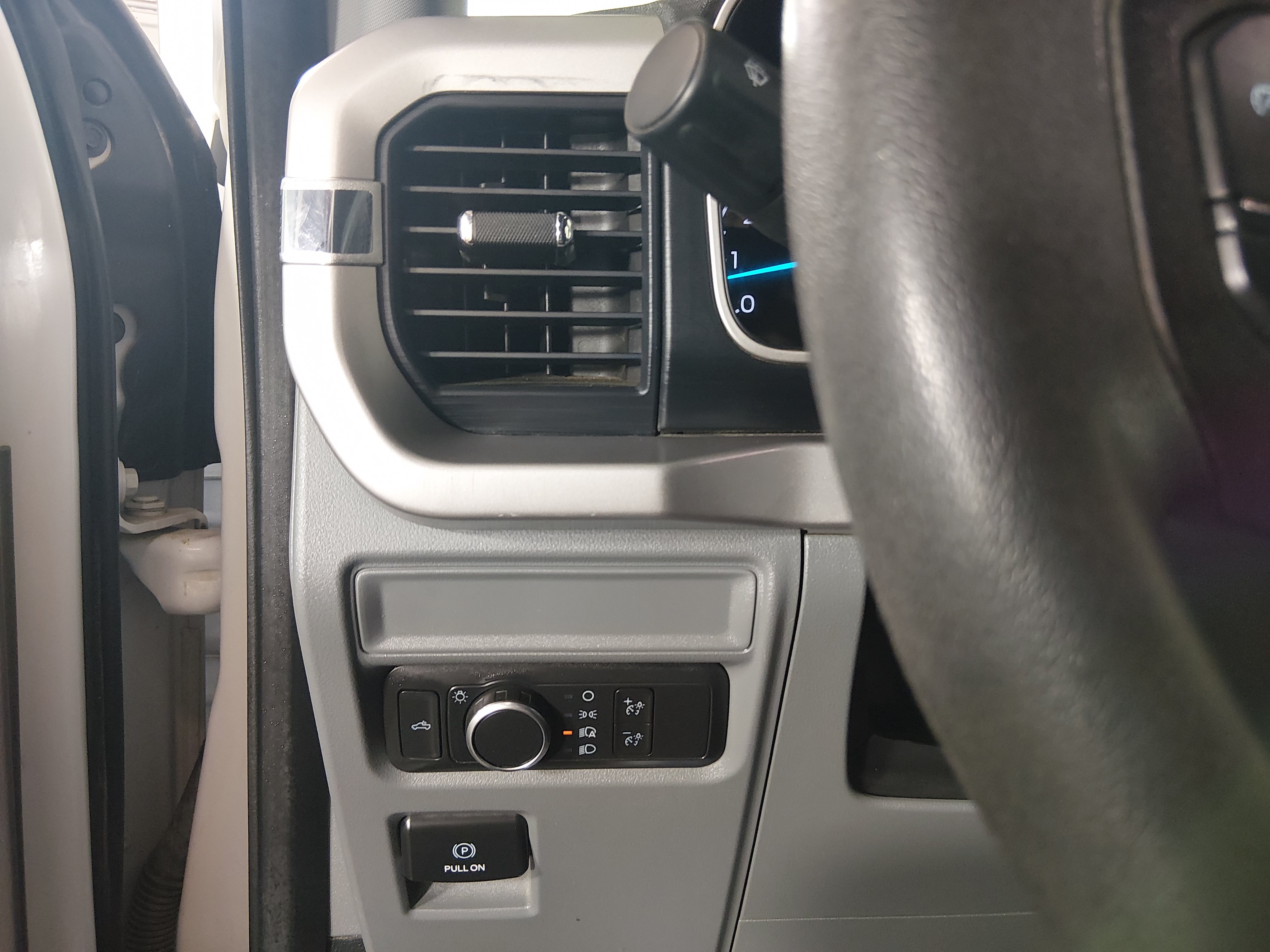 2022 Ford F-150 XL - Photo 13