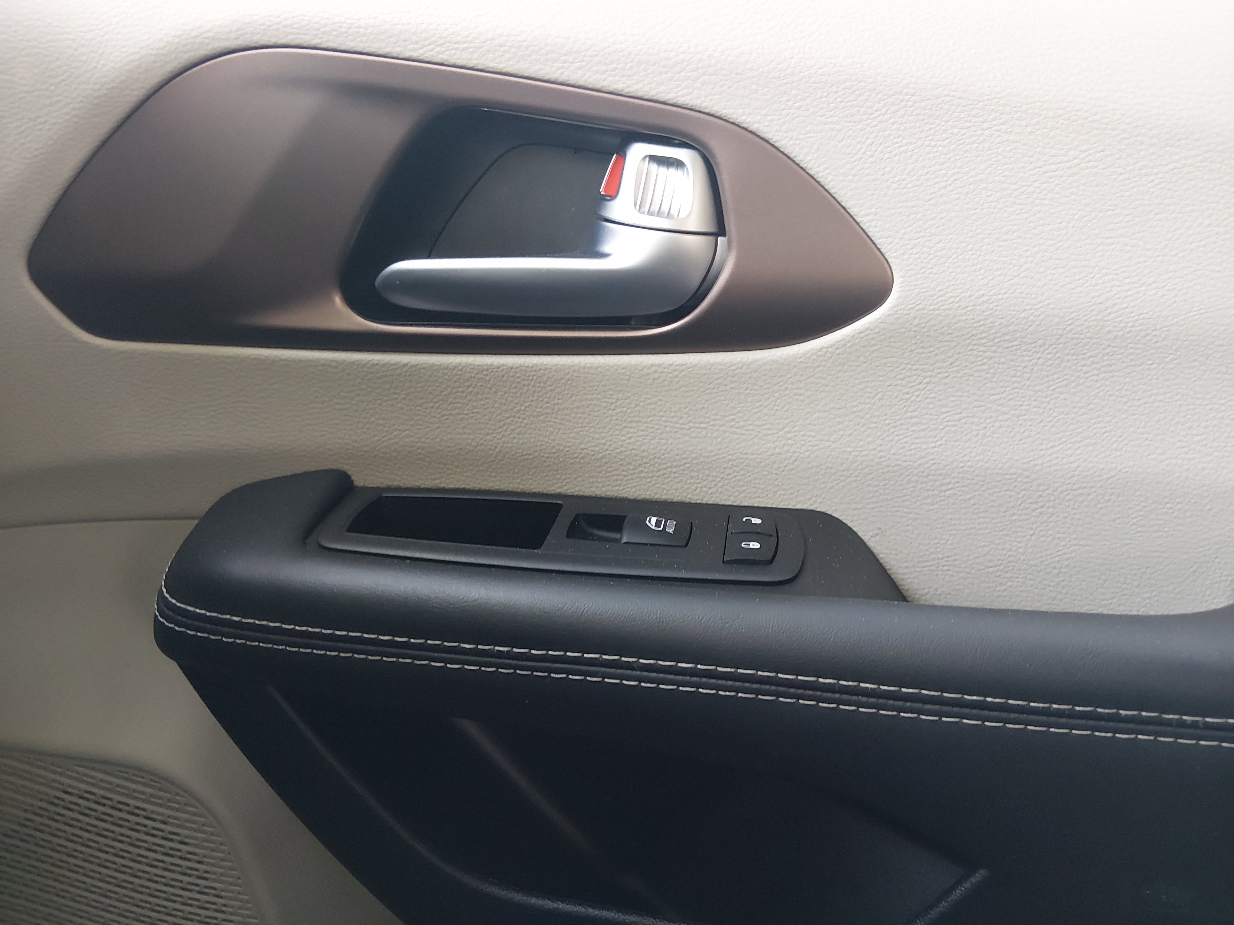 2023 Chrysler Voyager LX - Photo 20