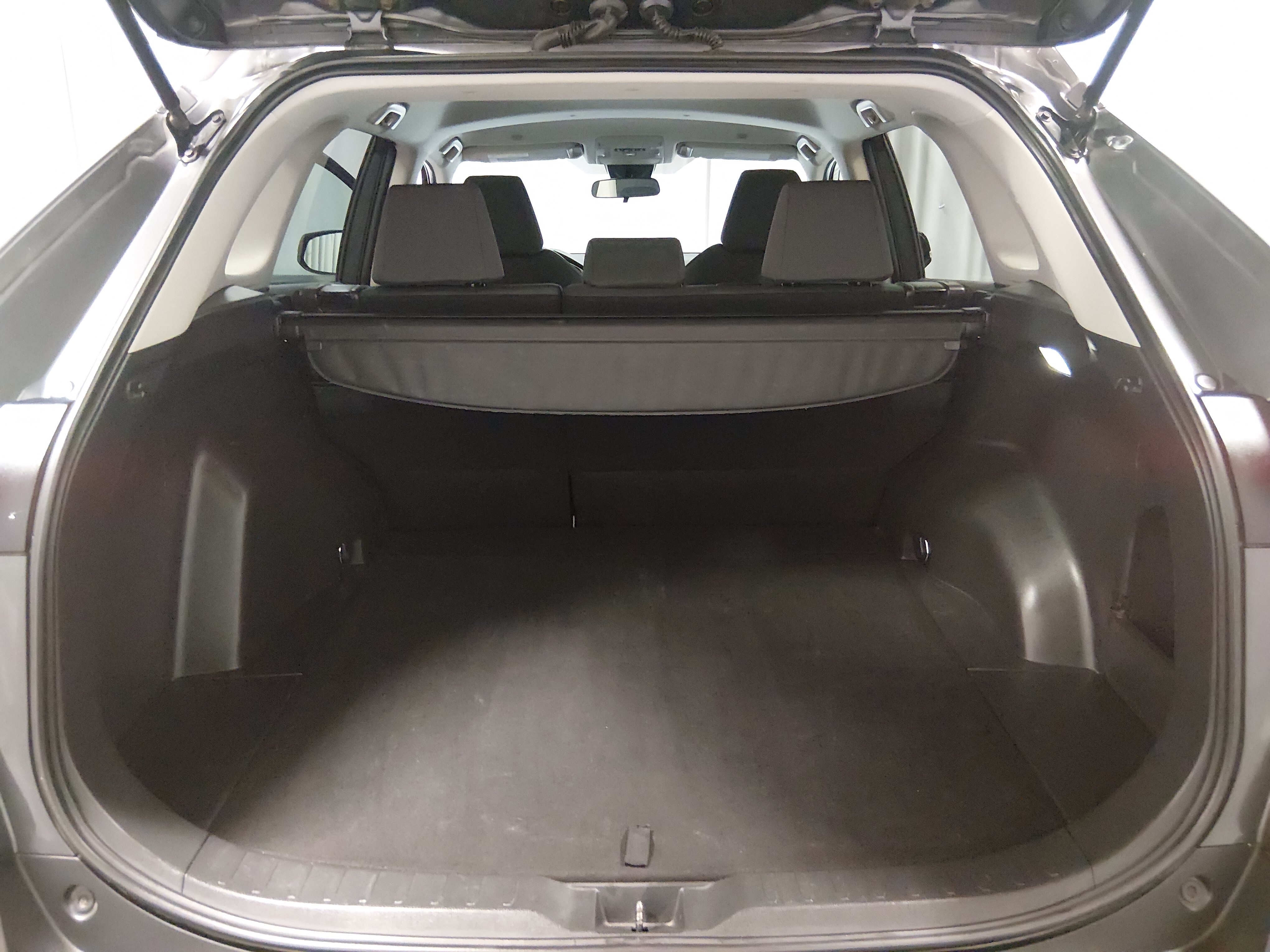 2025 Toyota RAV4 XLE - Photo 11