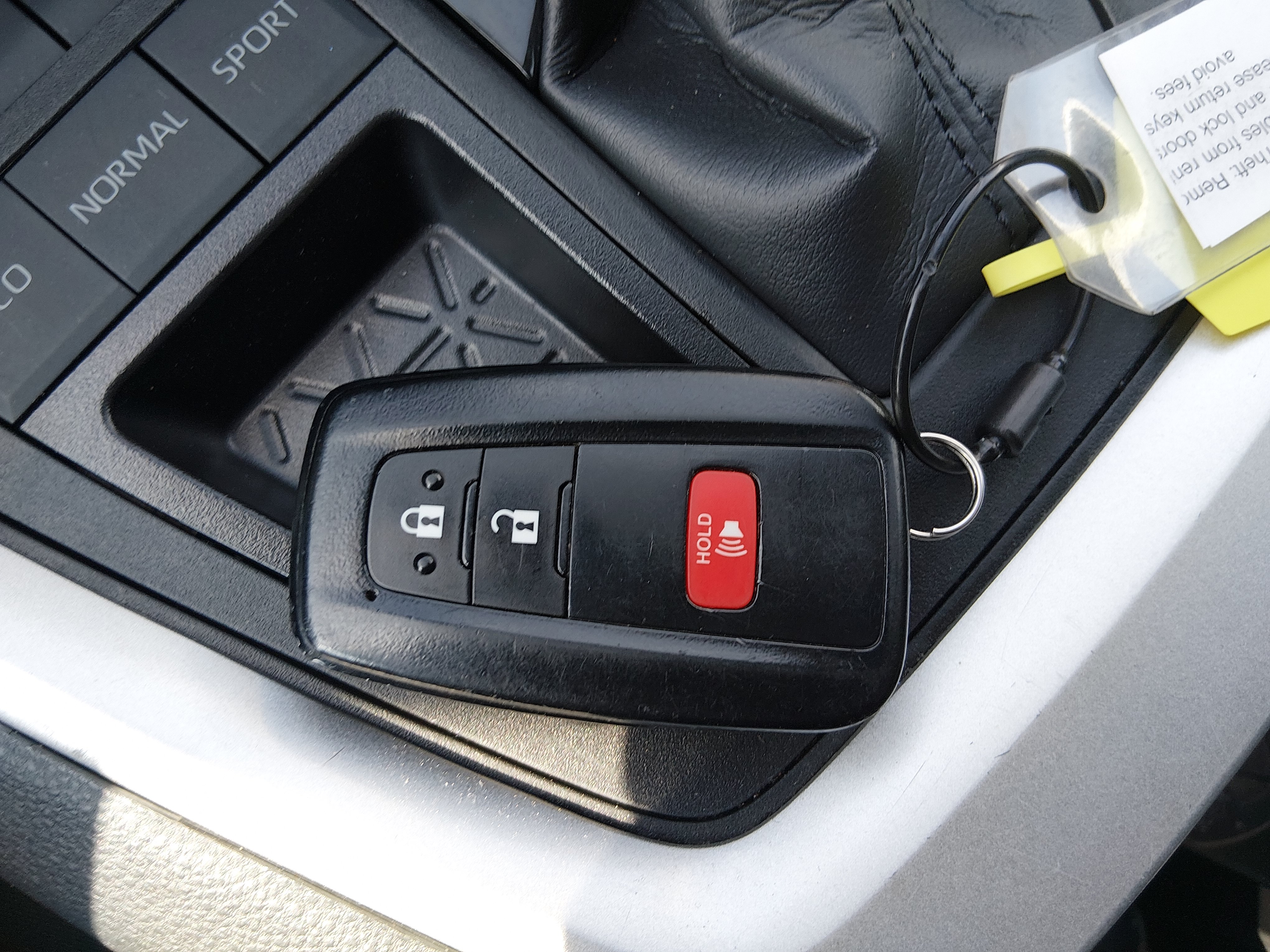 2024 Toyota RAV4 XLE - Photo 15