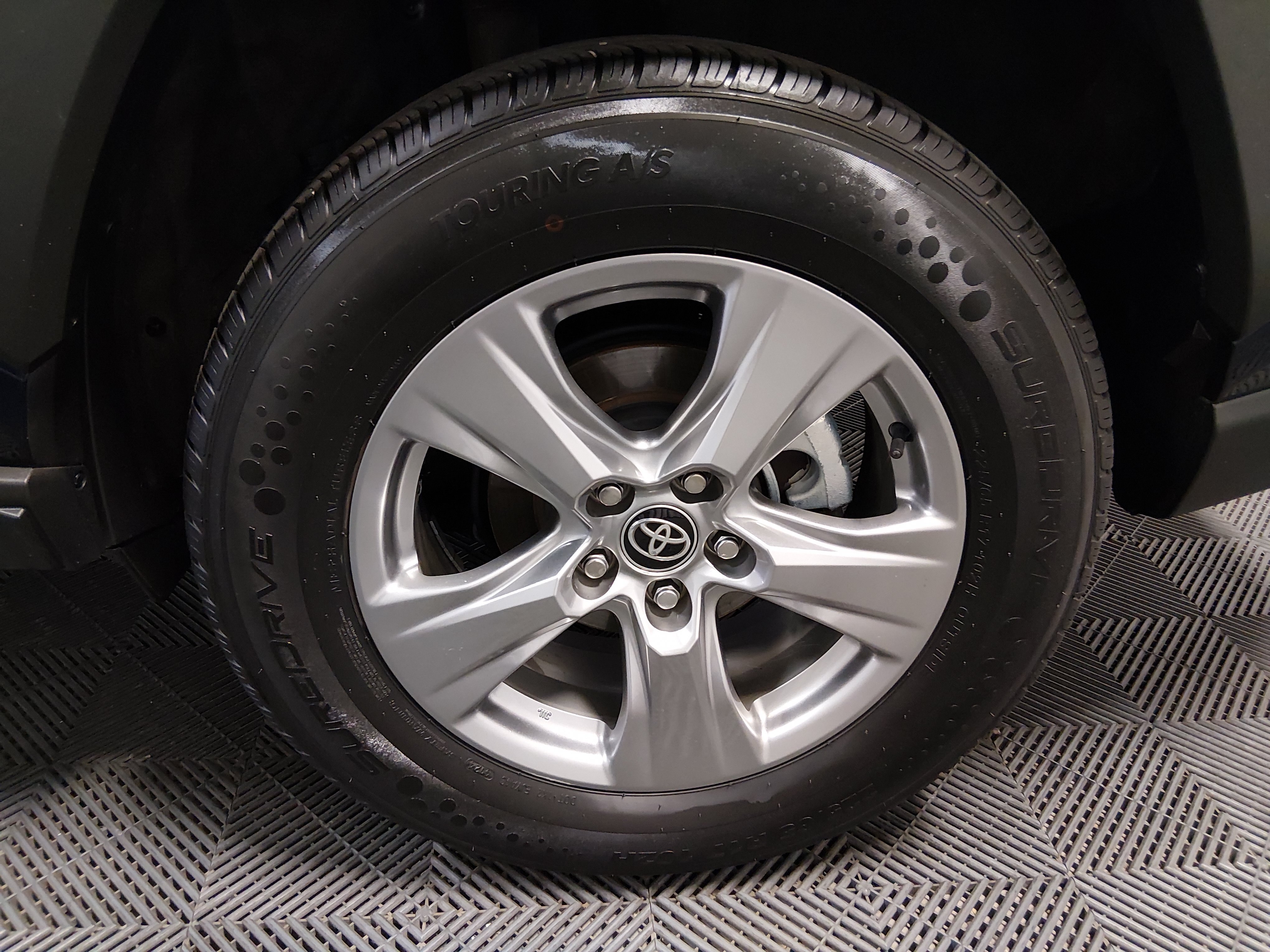 2024 Toyota RAV4 XLE - Photo 10