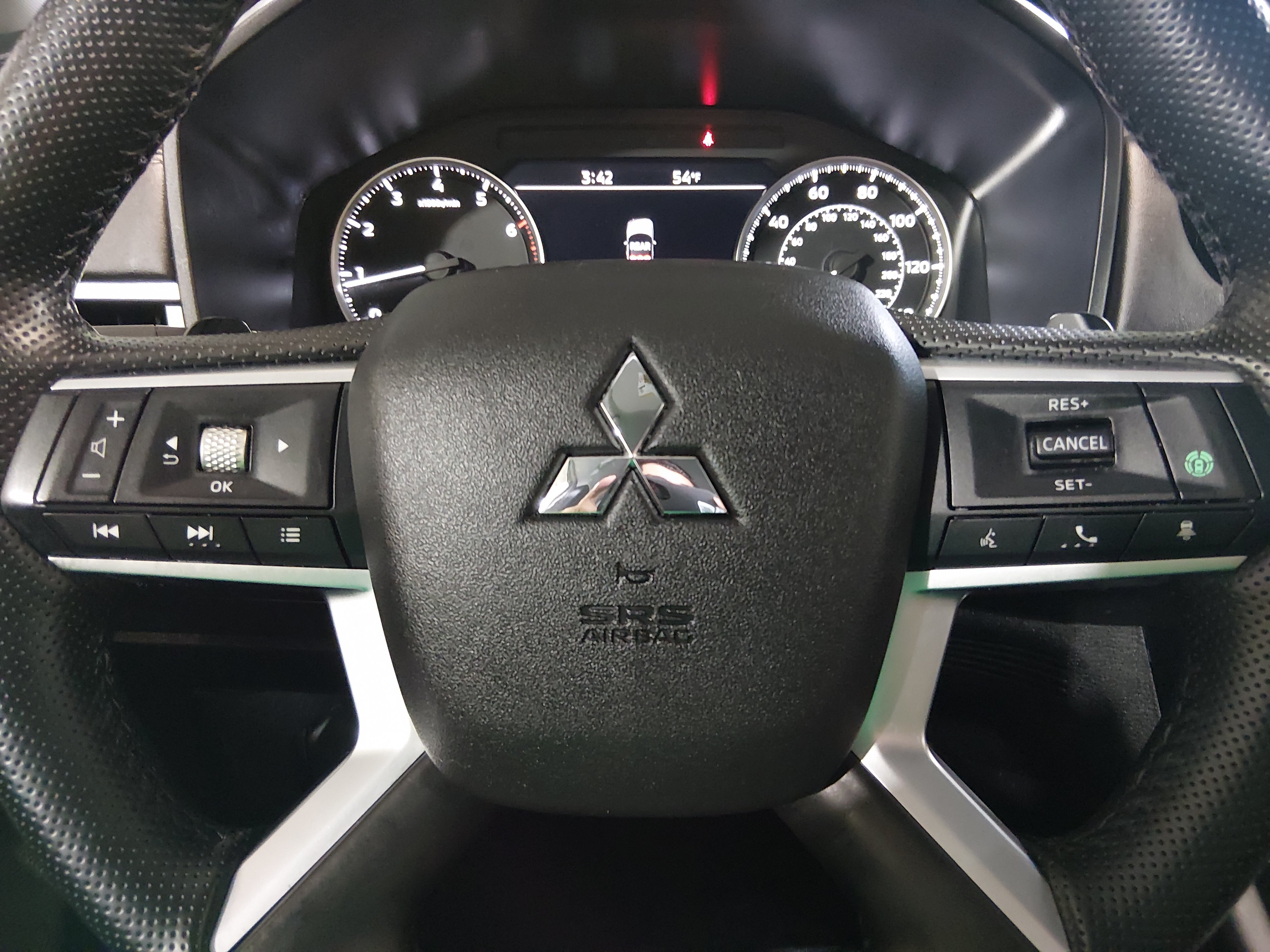 2025 Mitsubishi Outlander SE - Photo 12