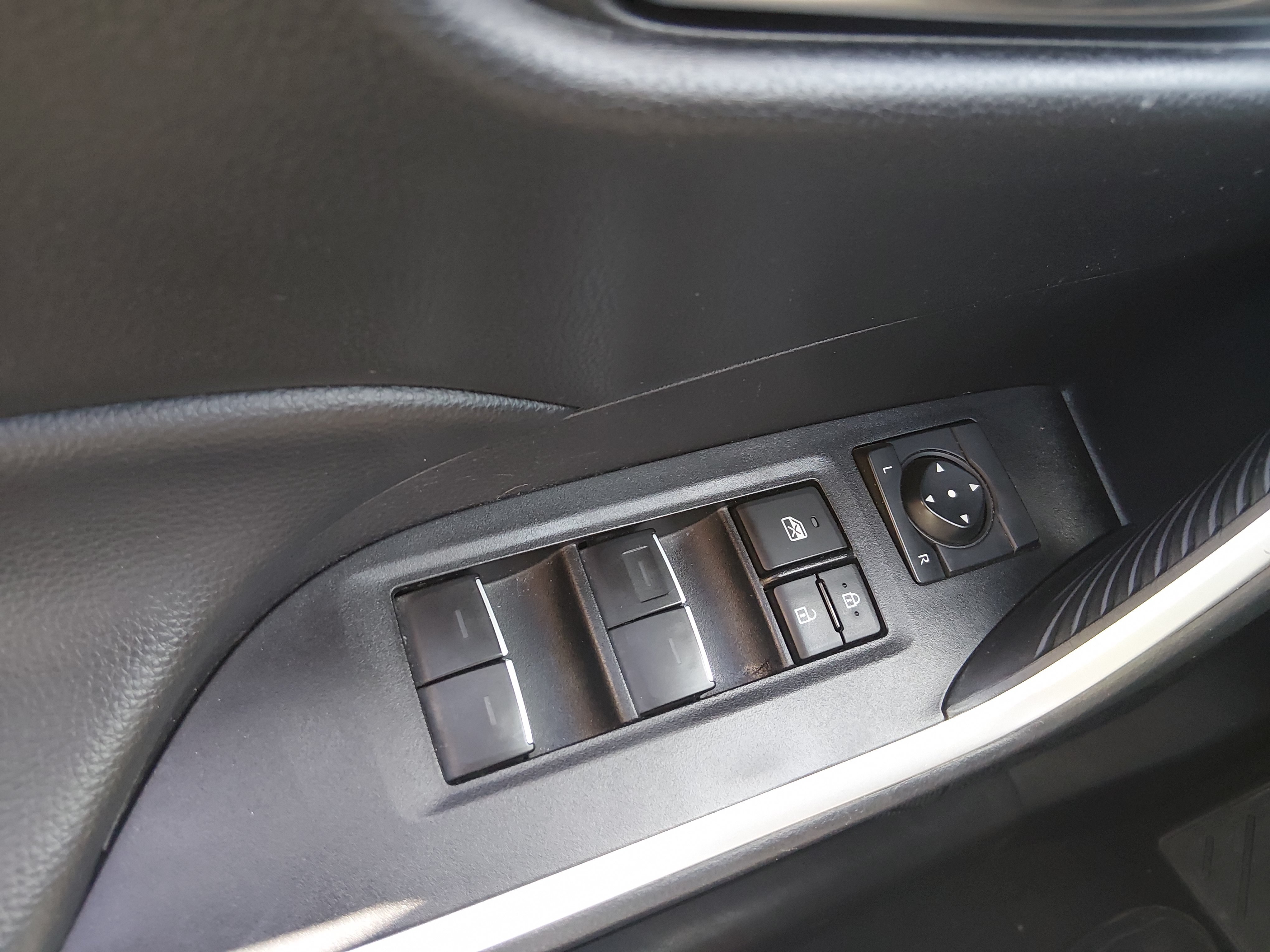 2024 Toyota RAV4 XLE - Photo 17
