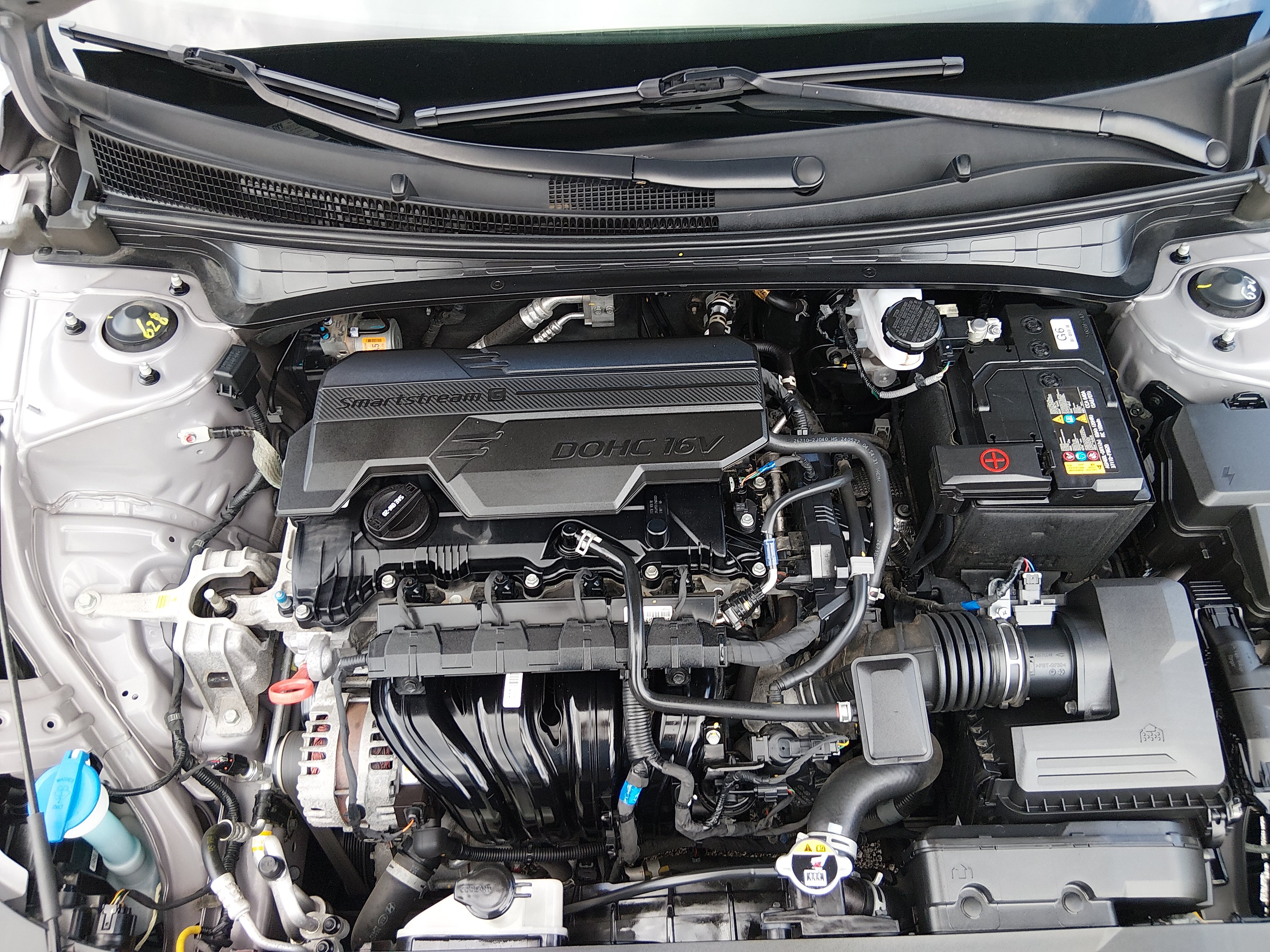 2024 Hyundai Elantra Limited - Photo 9