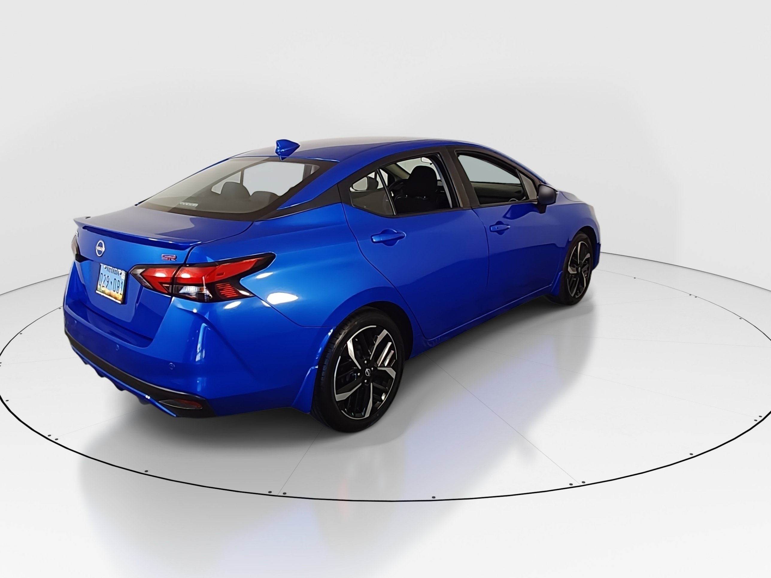 2024 Nissan Versa Sedan SR - Photo 7