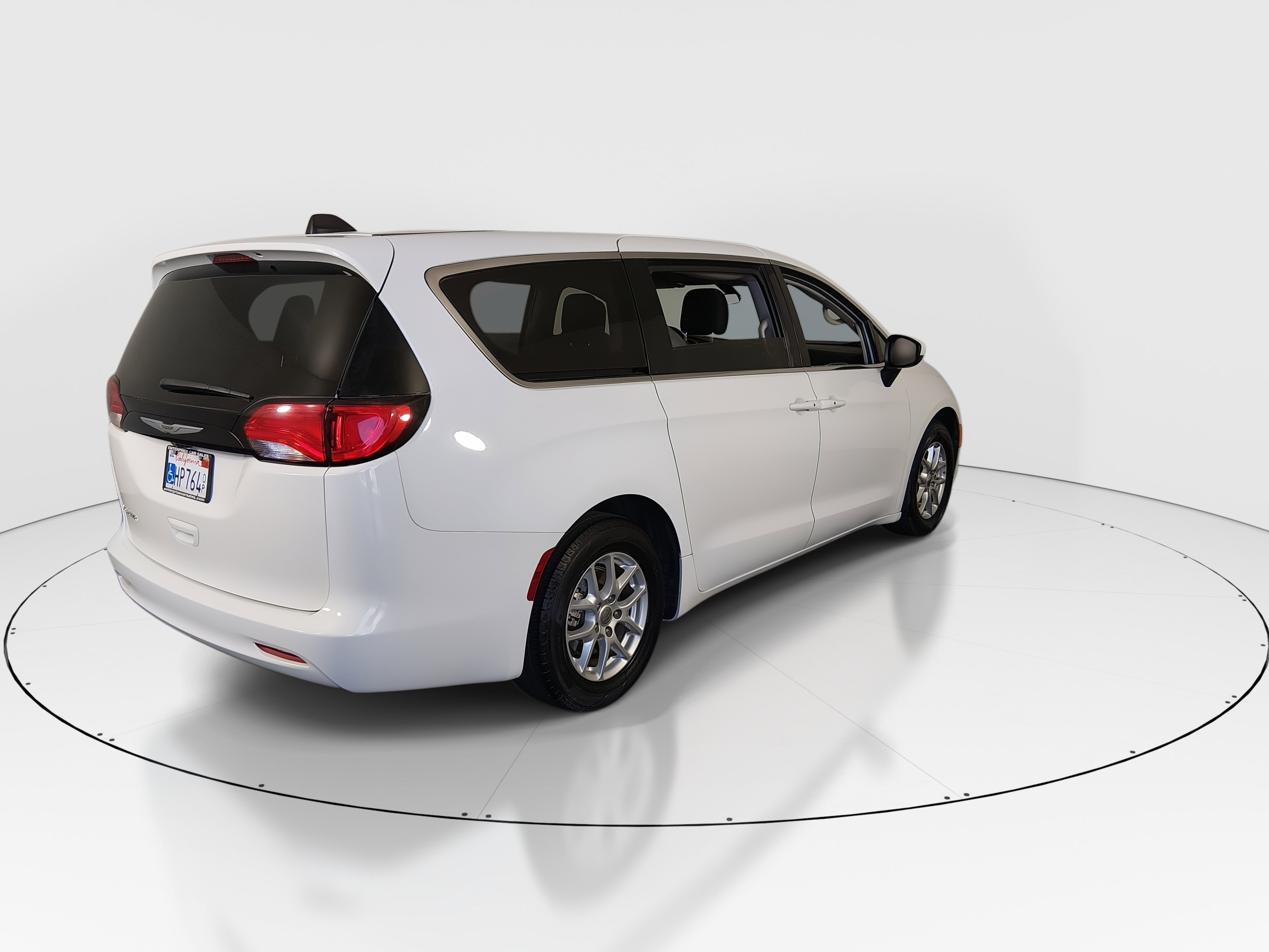2022 Chrysler Voyager LX - Photo 7