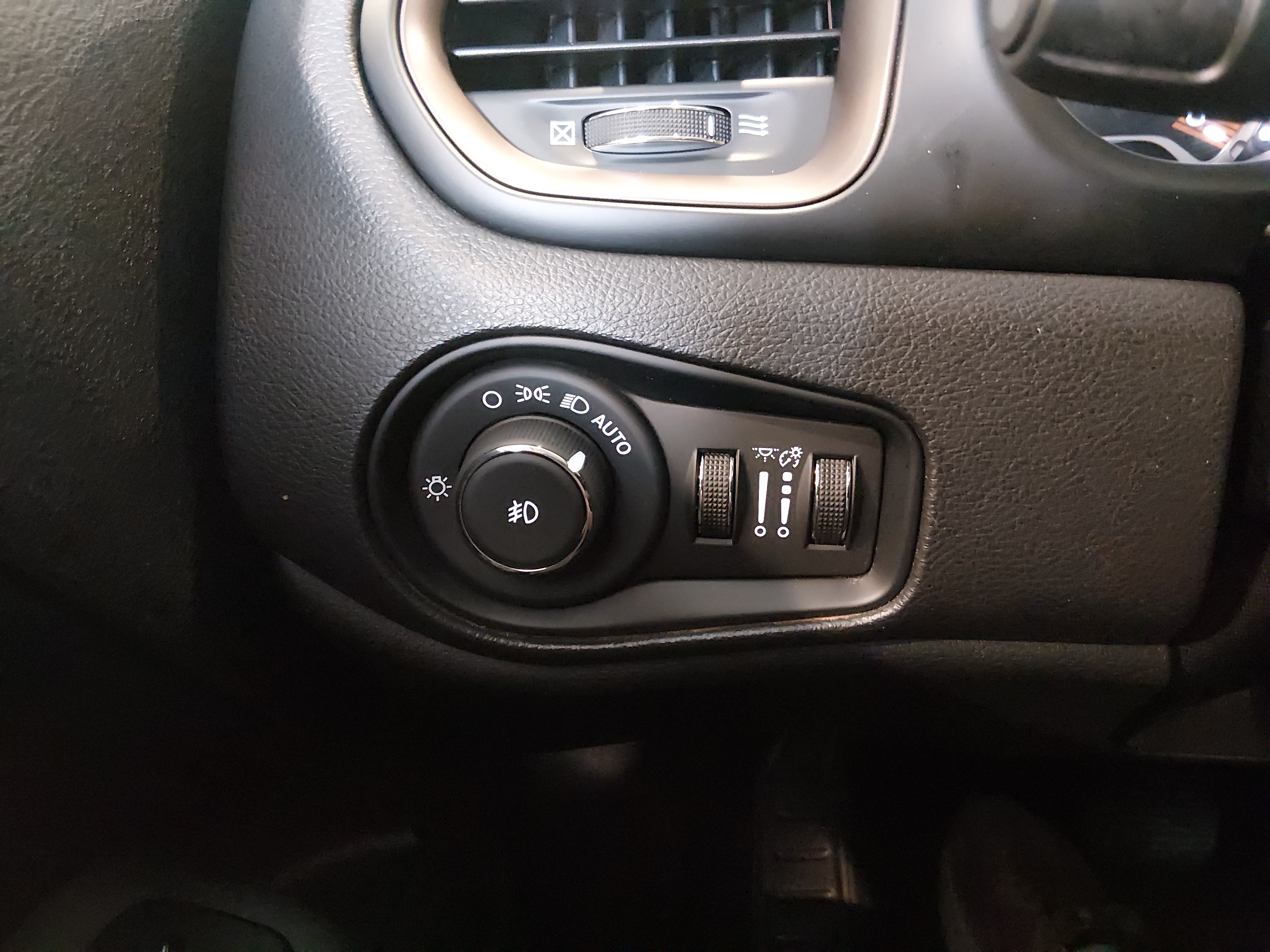 2023 Jeep Renegade Upland - Photo 13