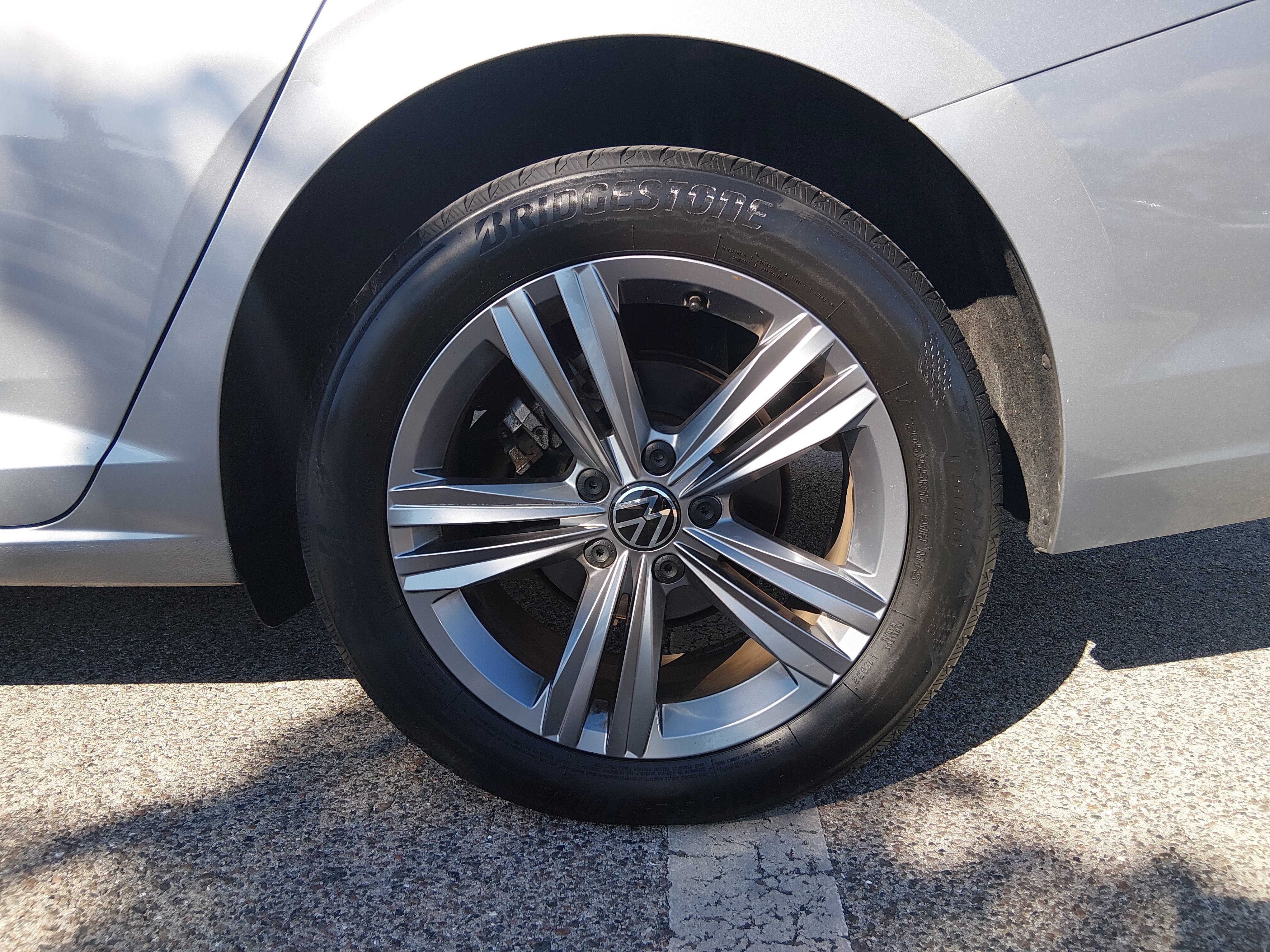 2024 Volkswagen Jetta SE - Photo 10
