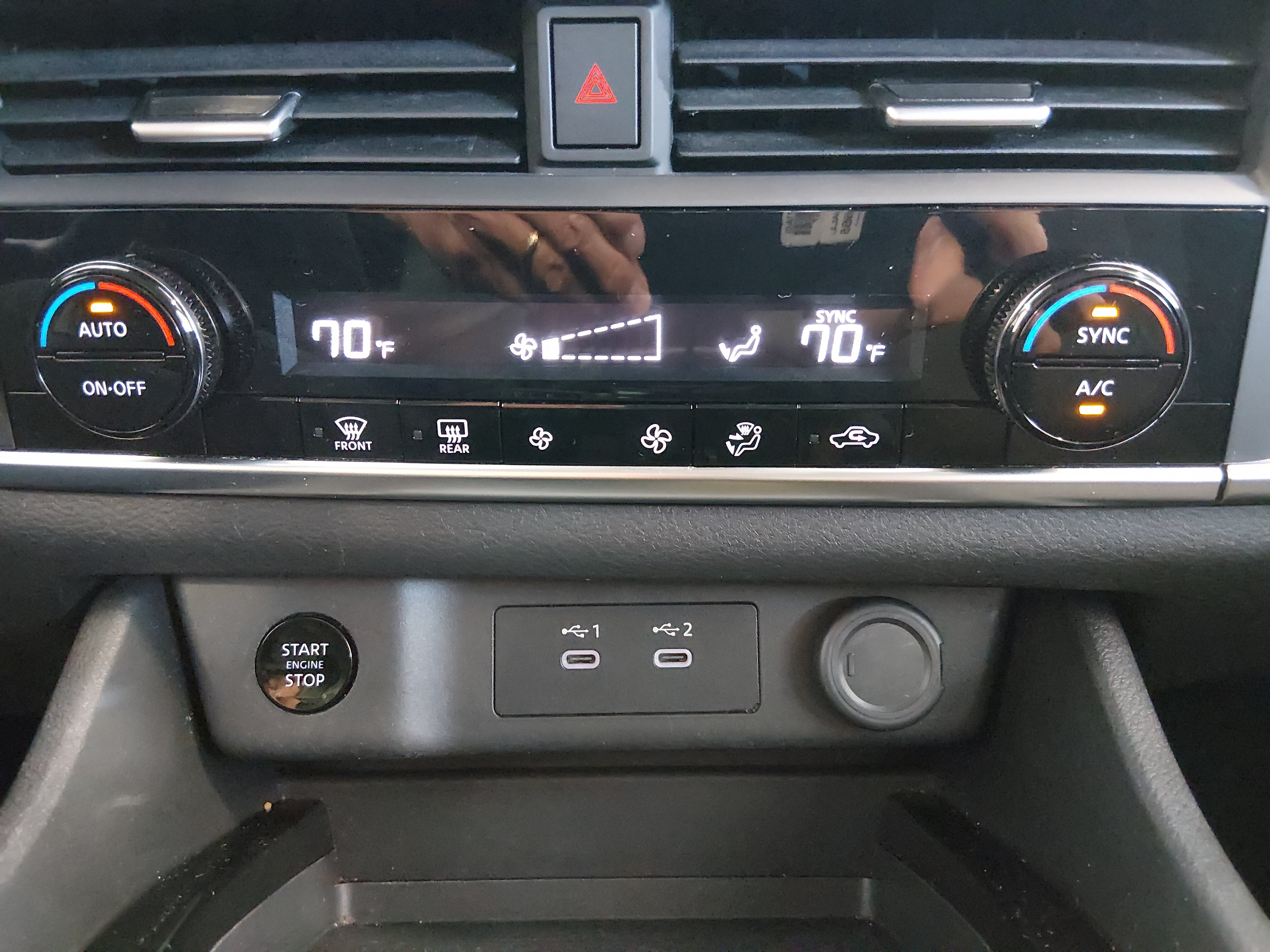 2024 Nissan Rogue SV - Photo 18