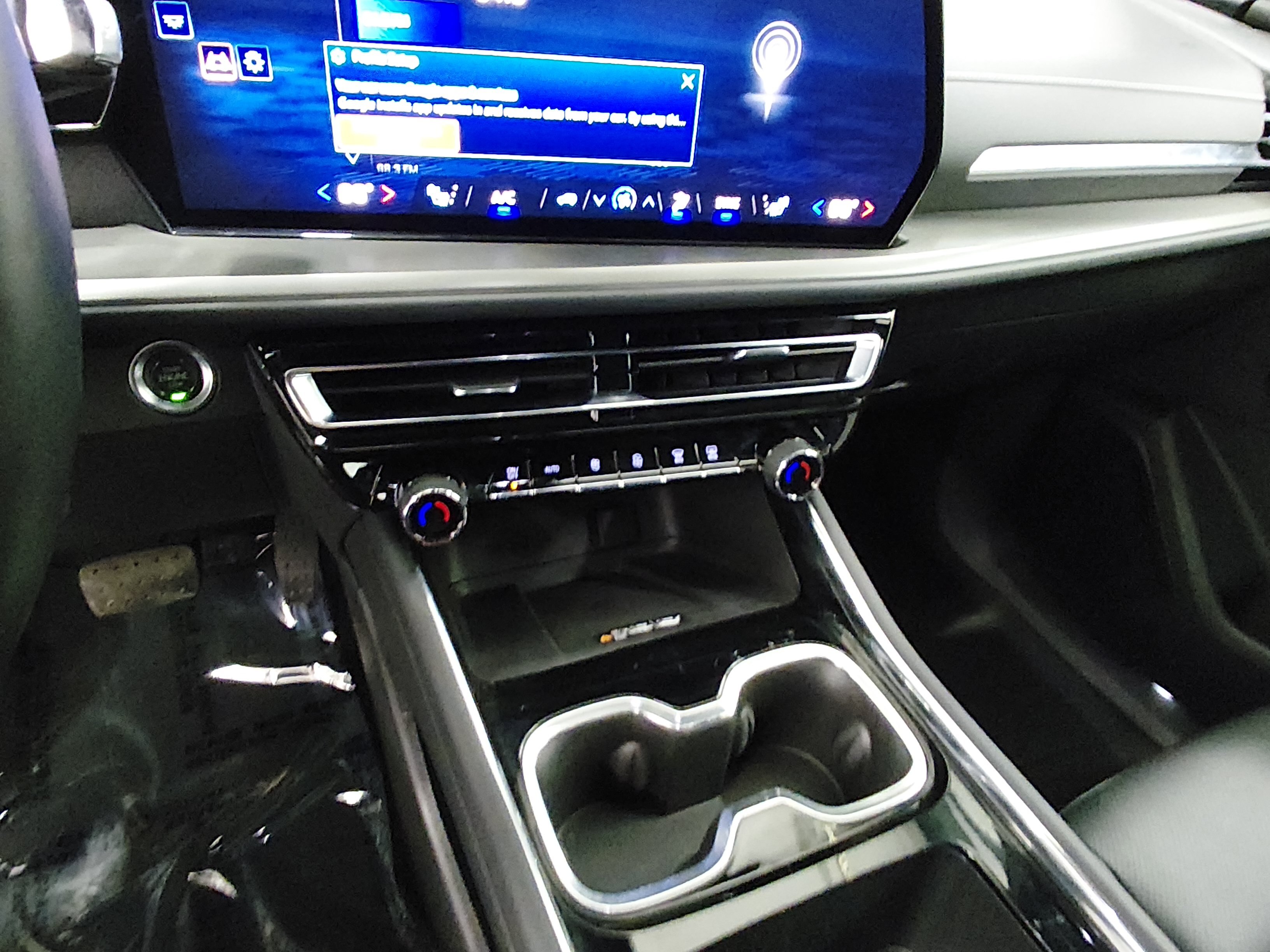 2025 Chevrolet Traverse LT - Photo 13