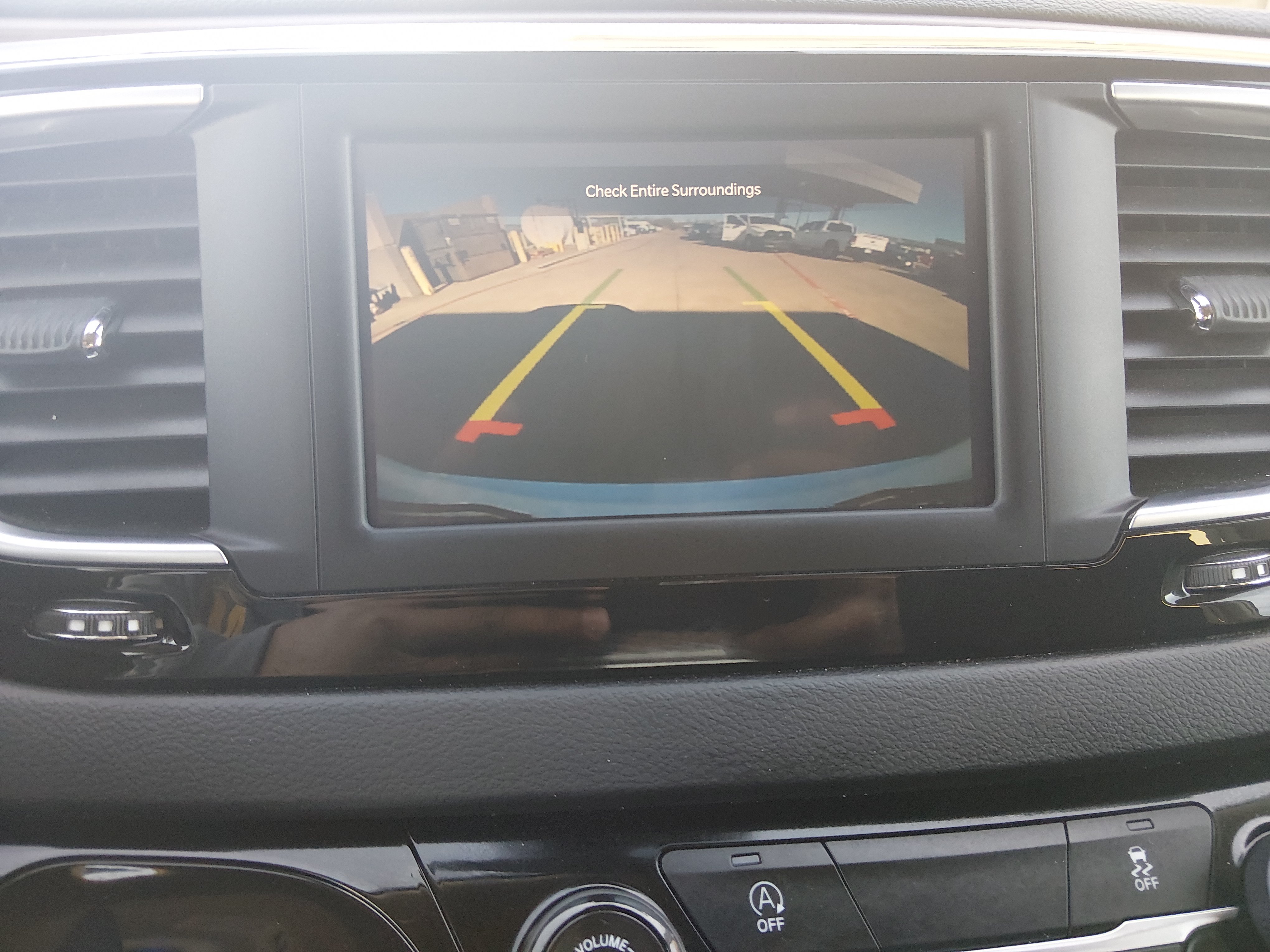 2023 Chrysler Voyager LX - Photo 16