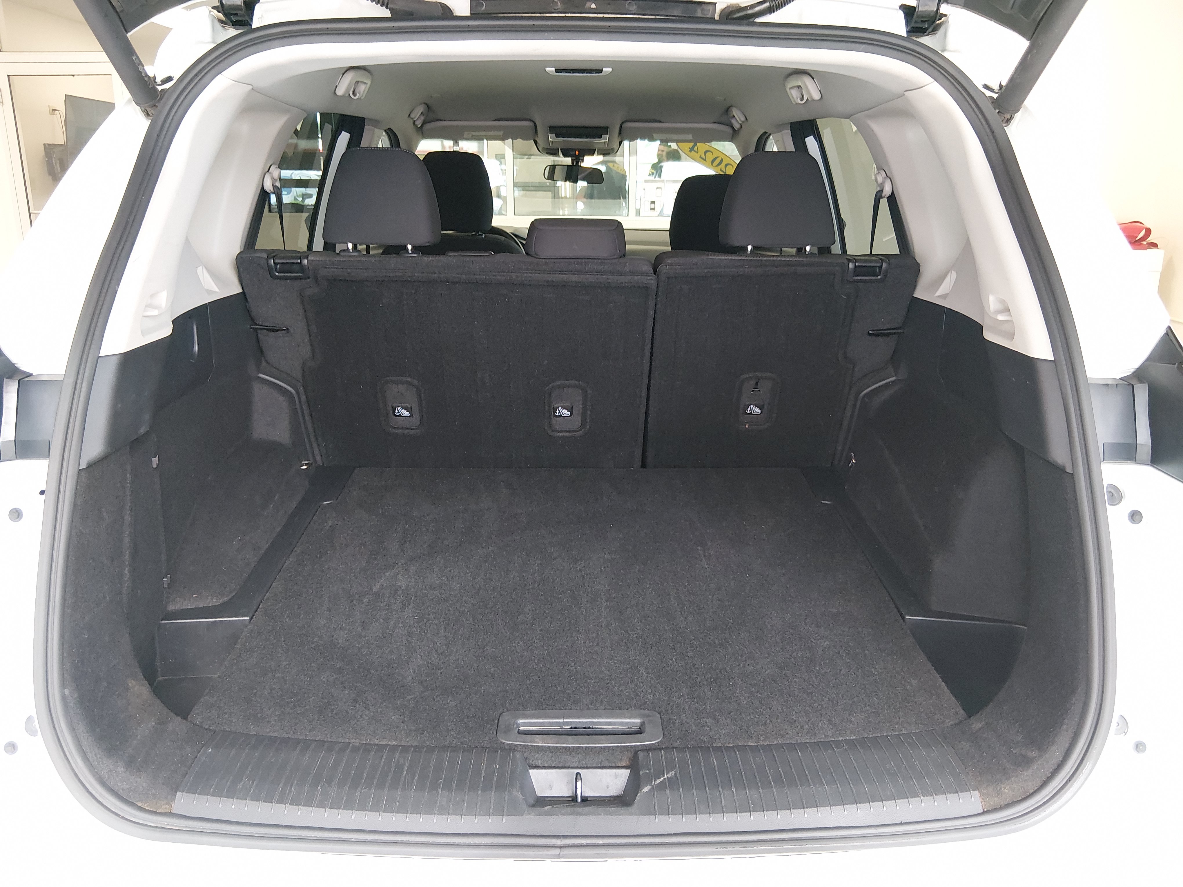 2024 Nissan Rogue SV - Photo 11
